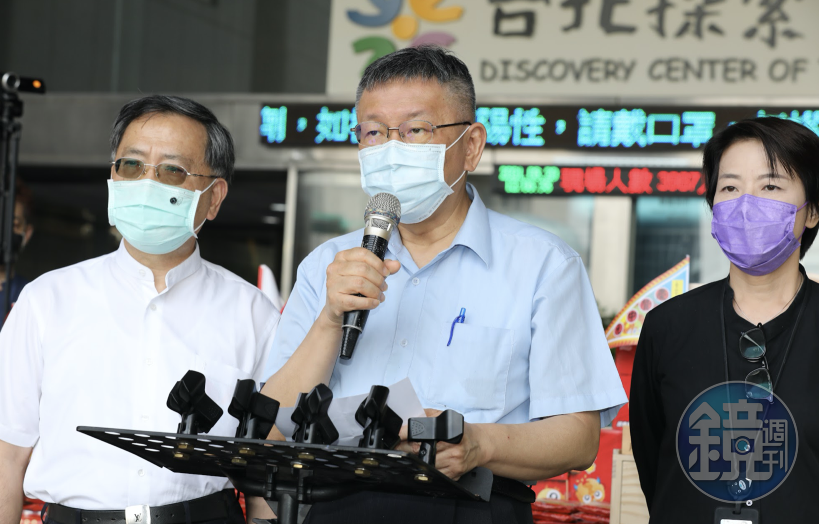 台北市長柯文哲近日被爆在公共場合脫下口罩開唱,違反中央流行疫情指揮中心3月公布的防疫指引。(資料照)