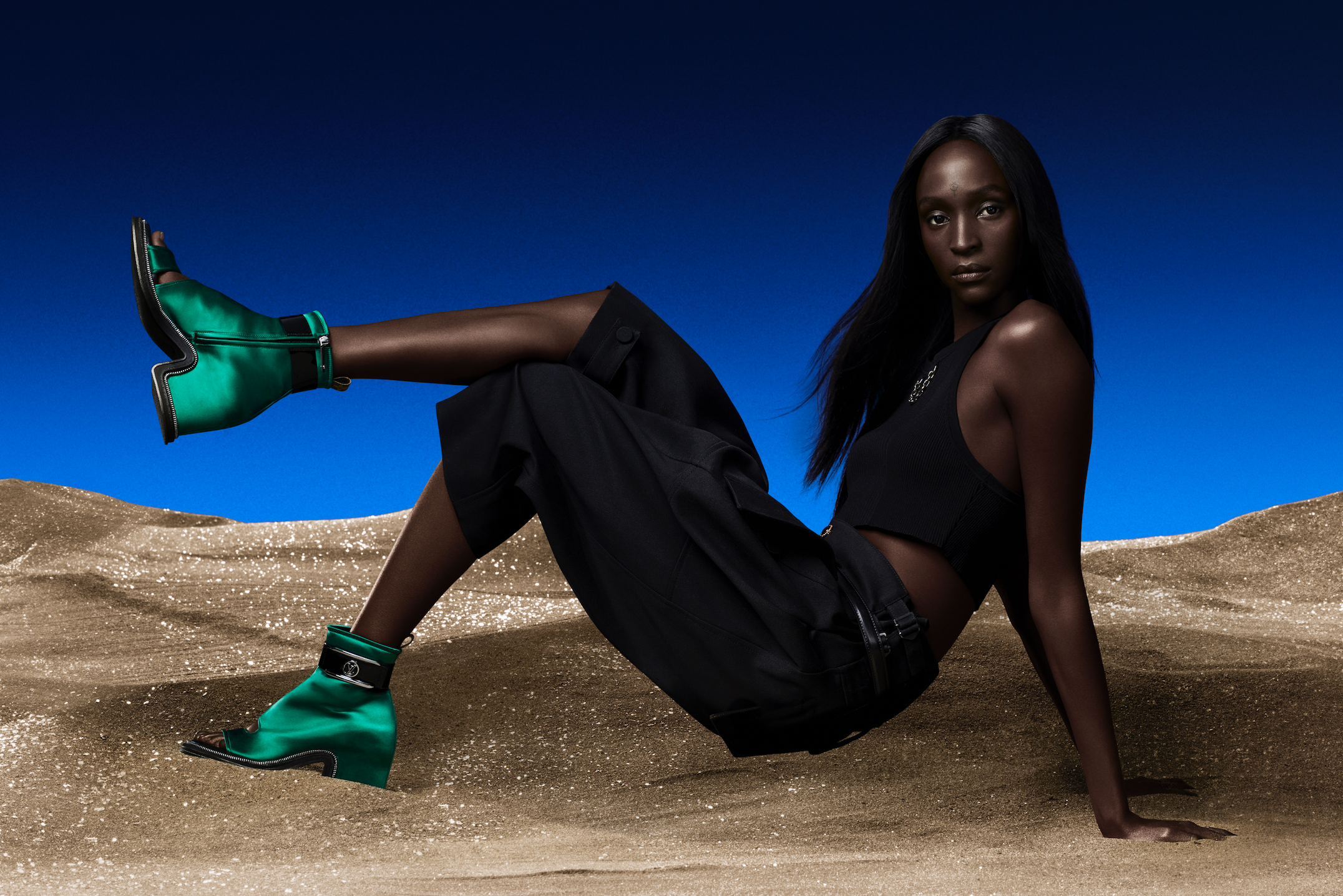 路易威登全新Moonlight靴款系列是設計總監Nicolas Ghesquière以晚宴為靈感，所設計的 2022年春夏系列。（路易威登提供）