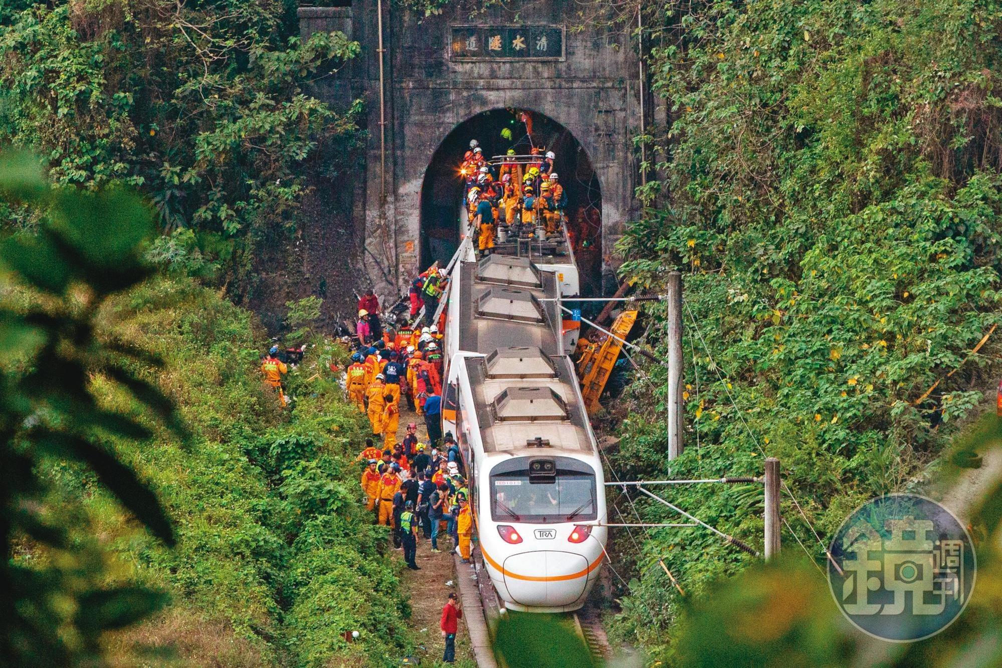 去年太魯閣號出軌意外，造成49人喪生、213人受傷，是台鐵史上死亡人數第二多的事故。（翁睿坤攝）