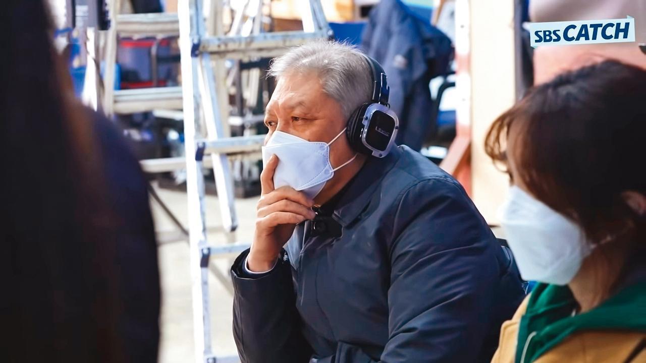 犯罪側寫師權日勇支援《解讀惡之心的人們》製作，親赴拍攝現場指導。（翻攝自SBS Catch）