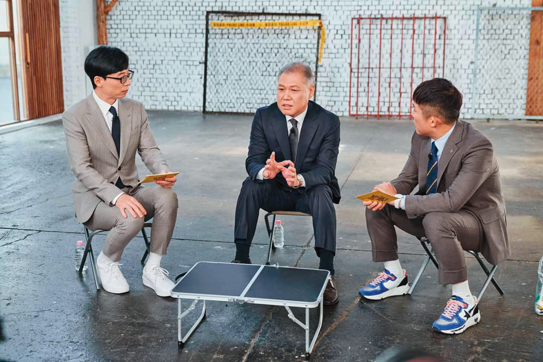 權日勇（中）曾上劉在錫（左）的談話節目《劉QUIZ ON THE BLOCK》分享犯罪側寫經驗。（翻攝自《劉QUIZ ON THE BLOCK》IG）