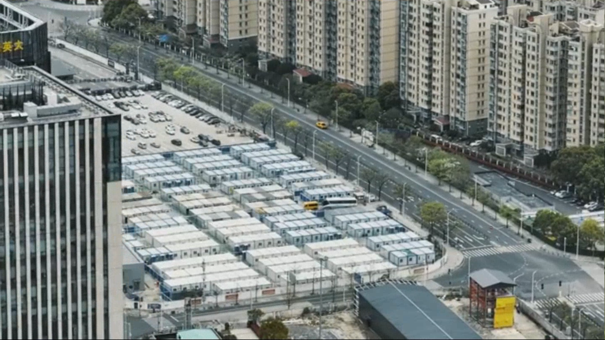 上海近日疫情再起,繼分區封控後官方宣布採取「全域靜態管理」。(翻攝自微博)