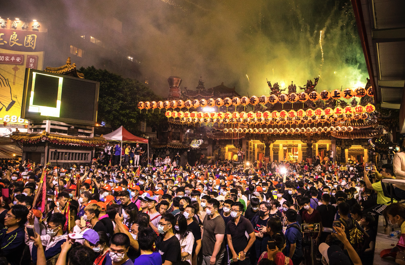 媽祖遶境活動在清明後陸續登場，台中大甲鎮瀾宮率先啟程，往年都有數萬信徒跟隨遶境。（資料照）