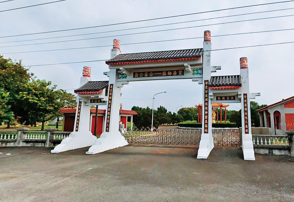 因死者身分遲遲無法確認，只能先以無名屍葬在里港公墓。（翻攝Google Maps）