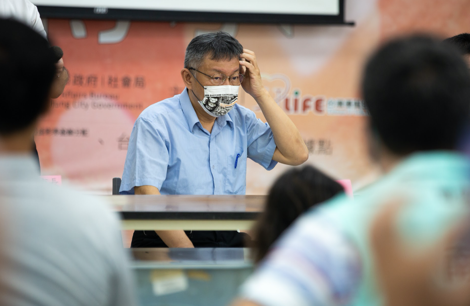 台北市長柯文哲近日被爆在公共場合脫下口罩開唱，違反中央流行疫情指揮中心3月公布的防疫指引。（資料照）