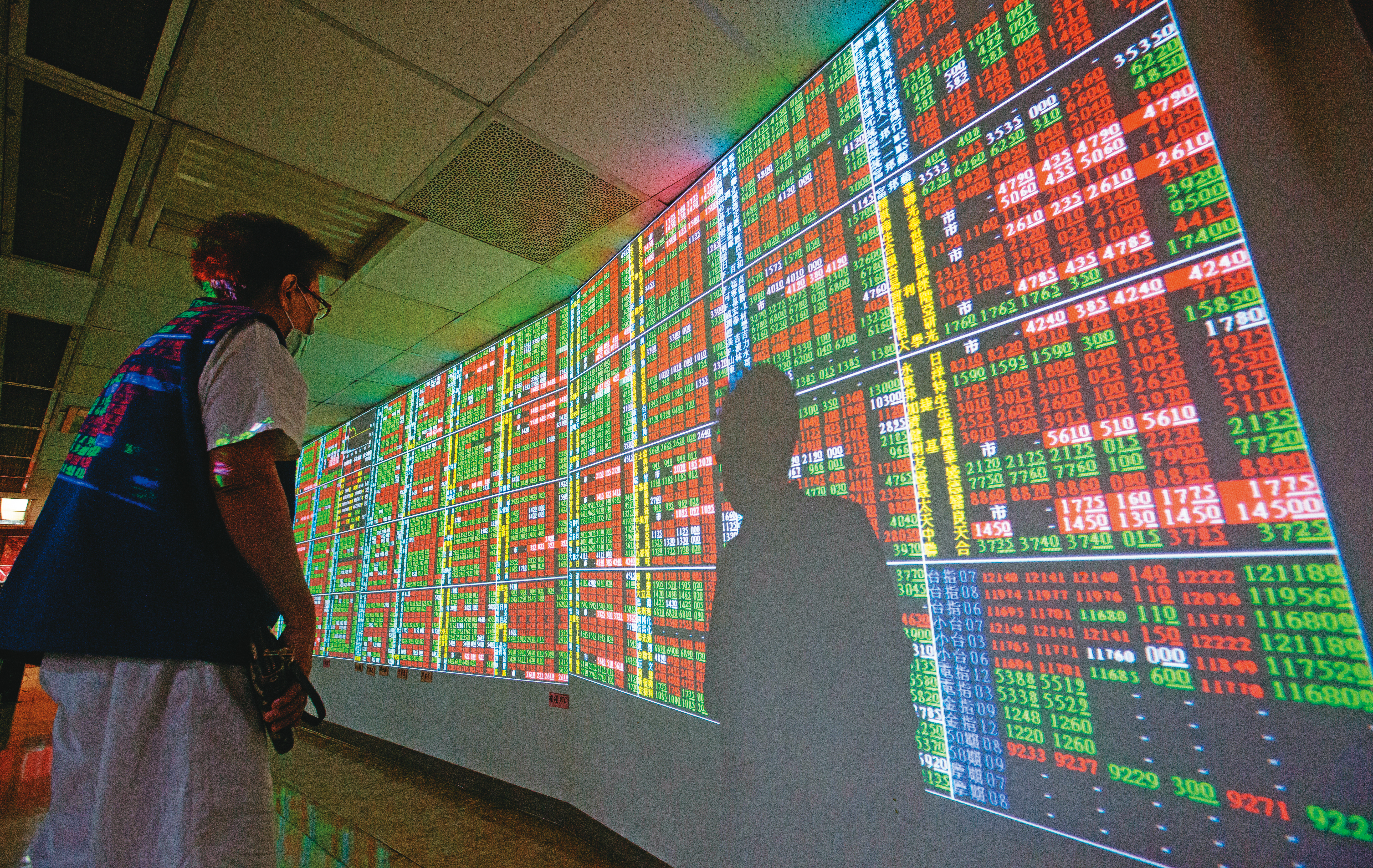 台股今年一度攻上18,619點歷史新高，讓證券市場一片活絡。