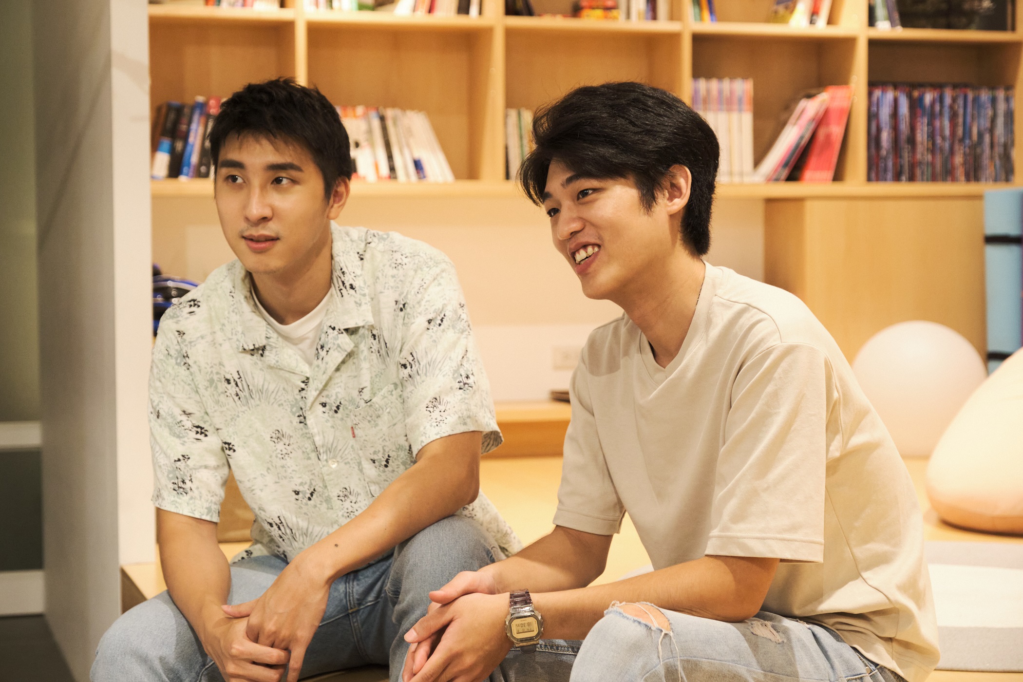 同安小隊謝章穎（右）、胡釋安（左）備受學長林柏宏關照。（公視提供）