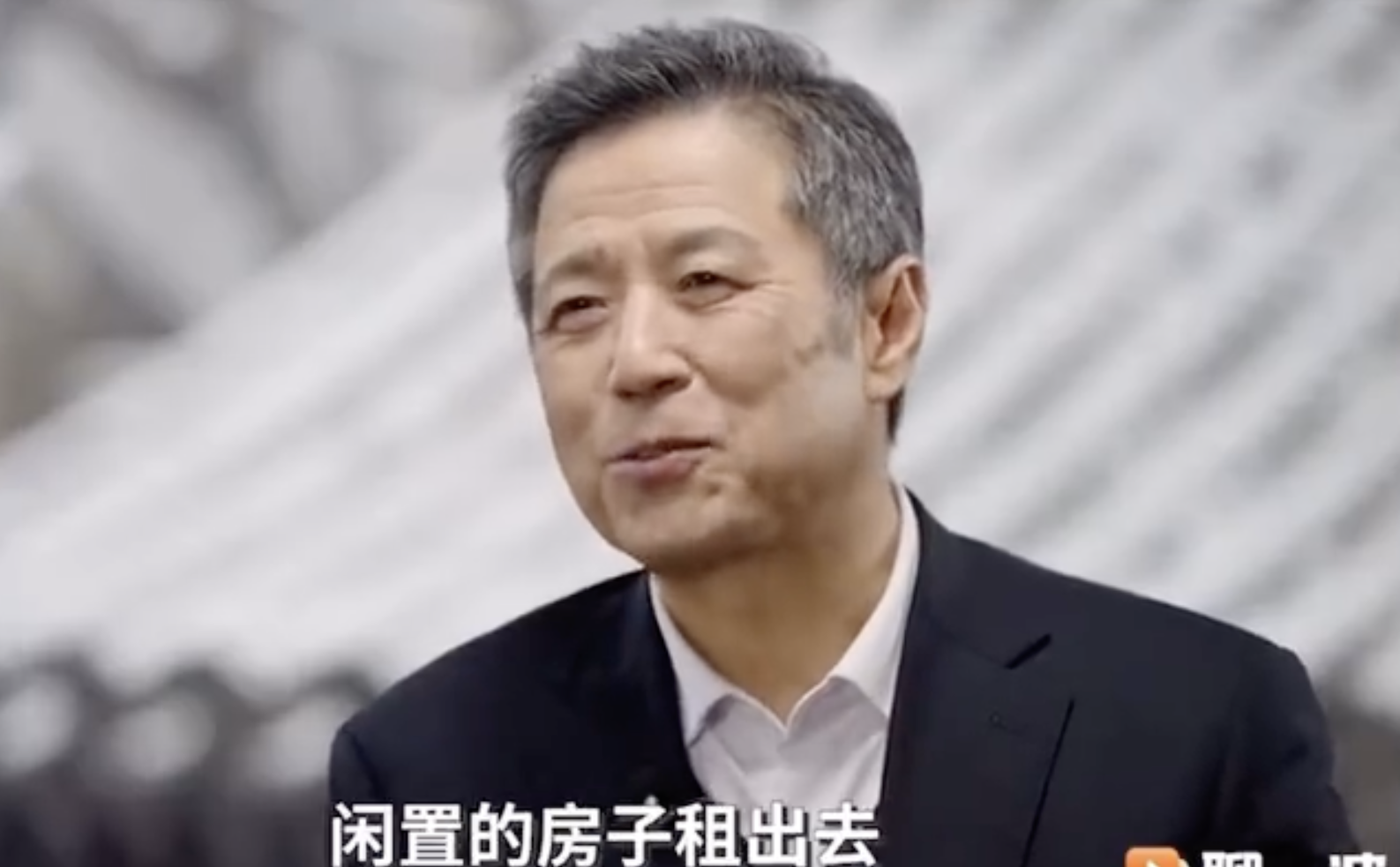 中國高官許憲春日前接受訪問時,被問題年輕人失業以及「靈活就業」議題時語出驚人。(翻攝自微博)