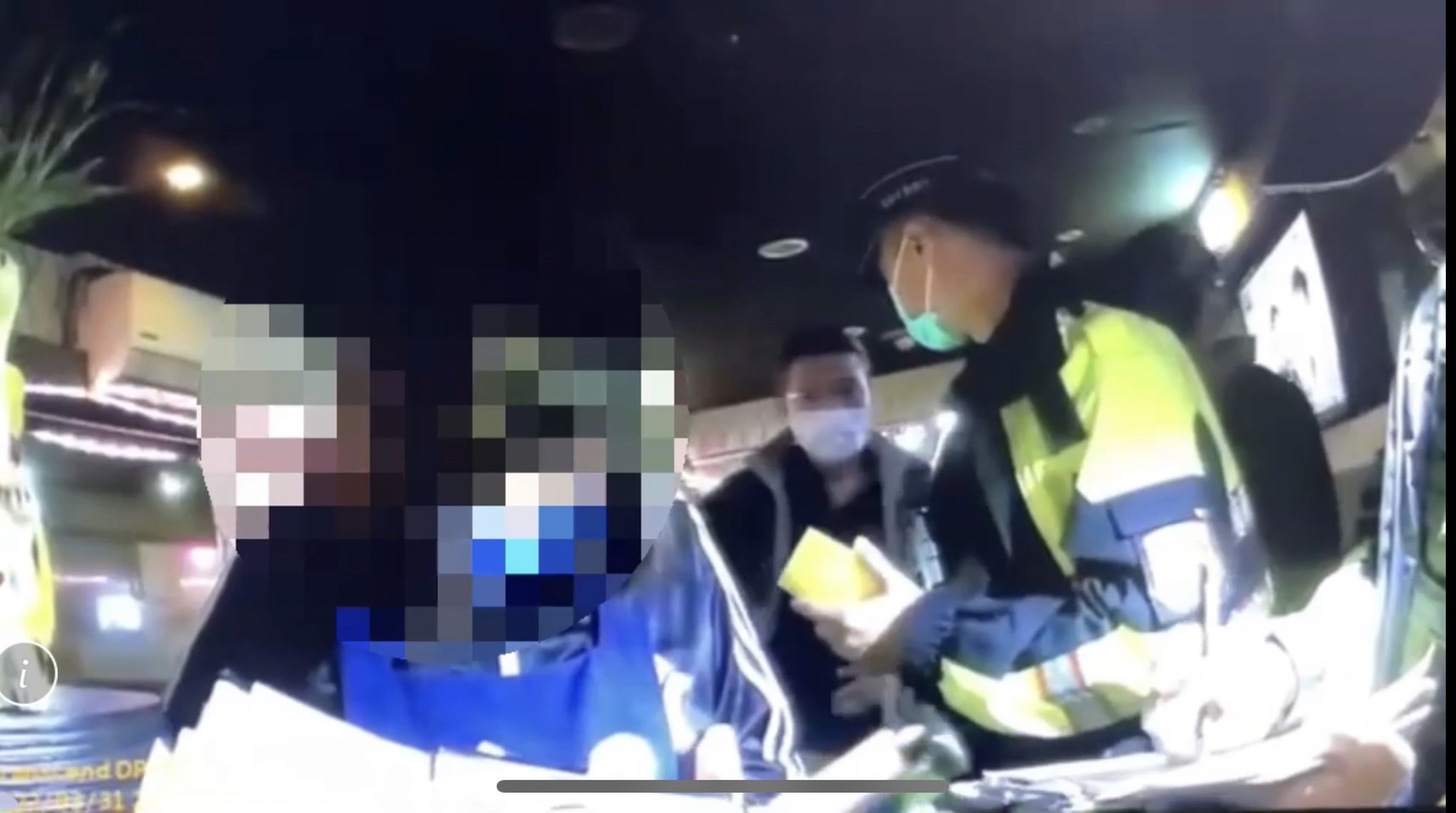 基隆警方昨（31日）前往臨檢、稽查31間違規營業兼營卡拉OK的小吃店，查獲2間店家違規。（翻攝畫面）