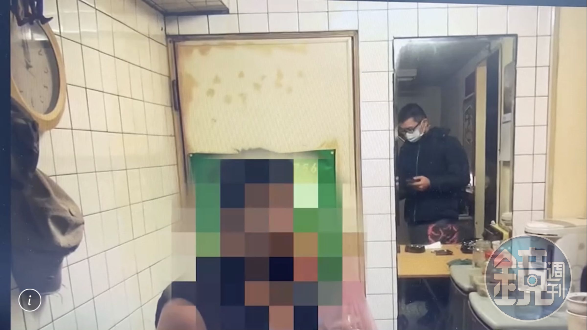 警方循線逮捕黃女及陳男，查扣大批贓物。（翻攝畫面）