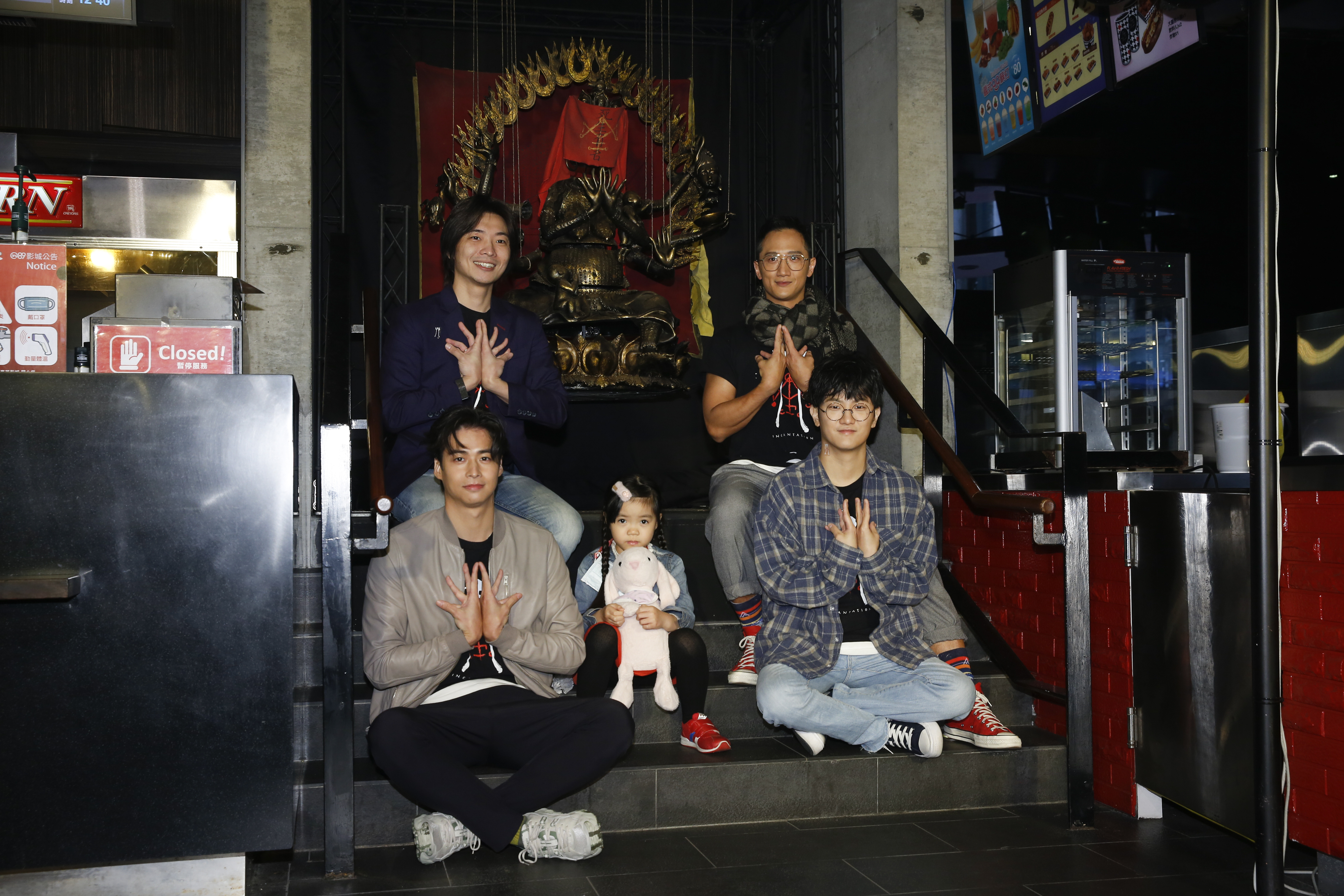 電影《咒》票房破億，導演柯孟融率演員高英軒、林敬倫、阿Q、黃歆庭請出「大黑佛母」本尊出現。