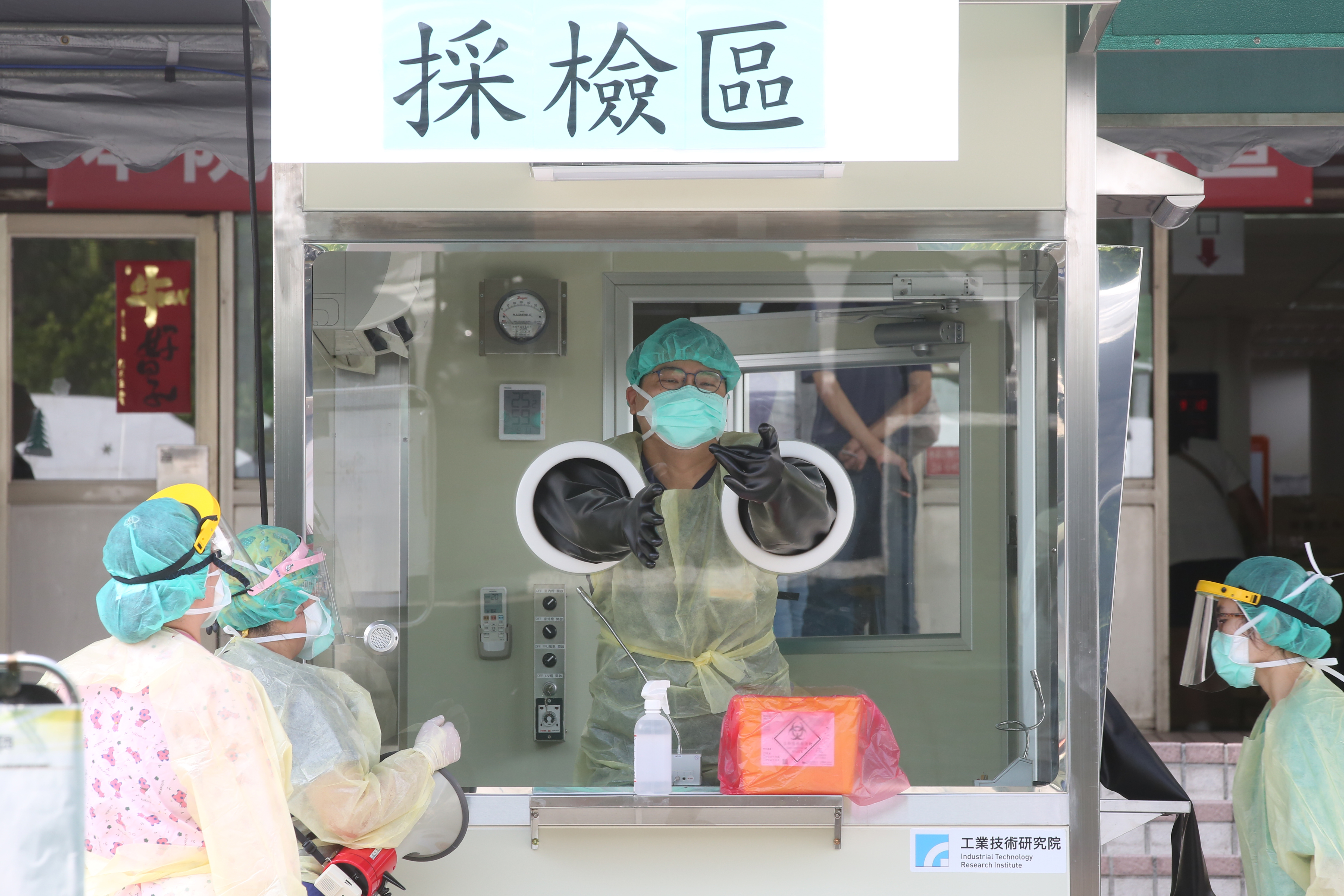 本土疫情升溫，全台各縣市爆出多點足跡，其中台北市1日新增個案竟還疫調不實、說謊。