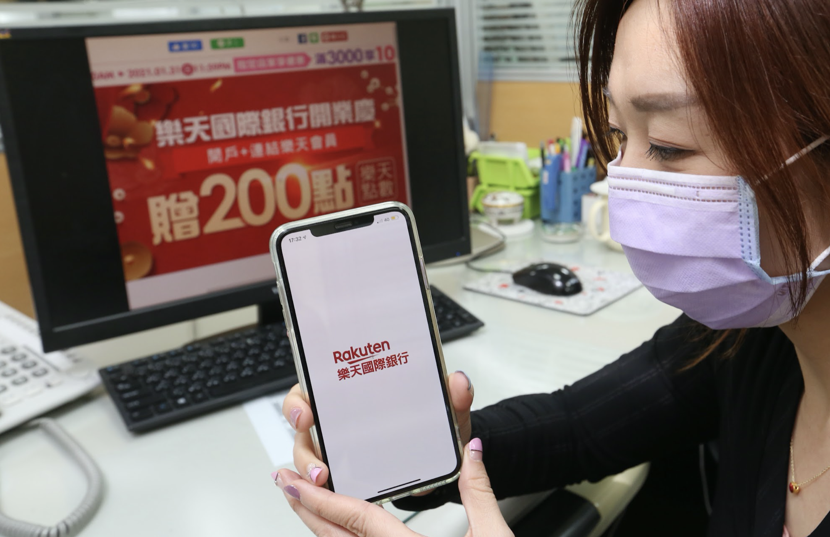 結合自家生態系,樂天商銀官方表示,若樂天桃猿隊獲得 2022 年度中職上半季冠軍,樂天商銀將享有額外加碼年利率0.6%、最高共計年息1.2%的優惠。
