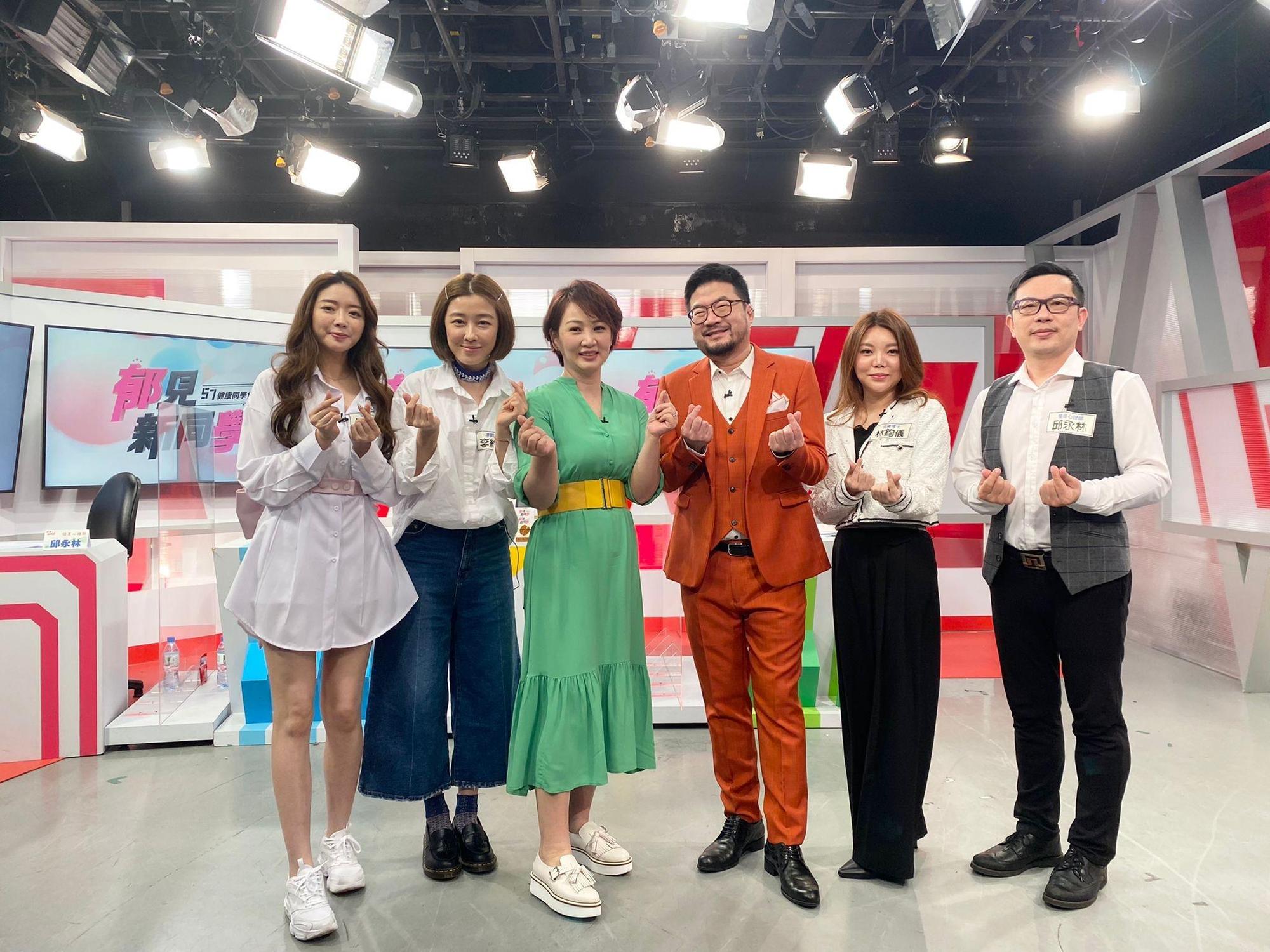 李維維、成語蕎、皮膚博士林鈞儀及心理師邱永林一同分享瘋狂購物經驗。(完美國際提供)