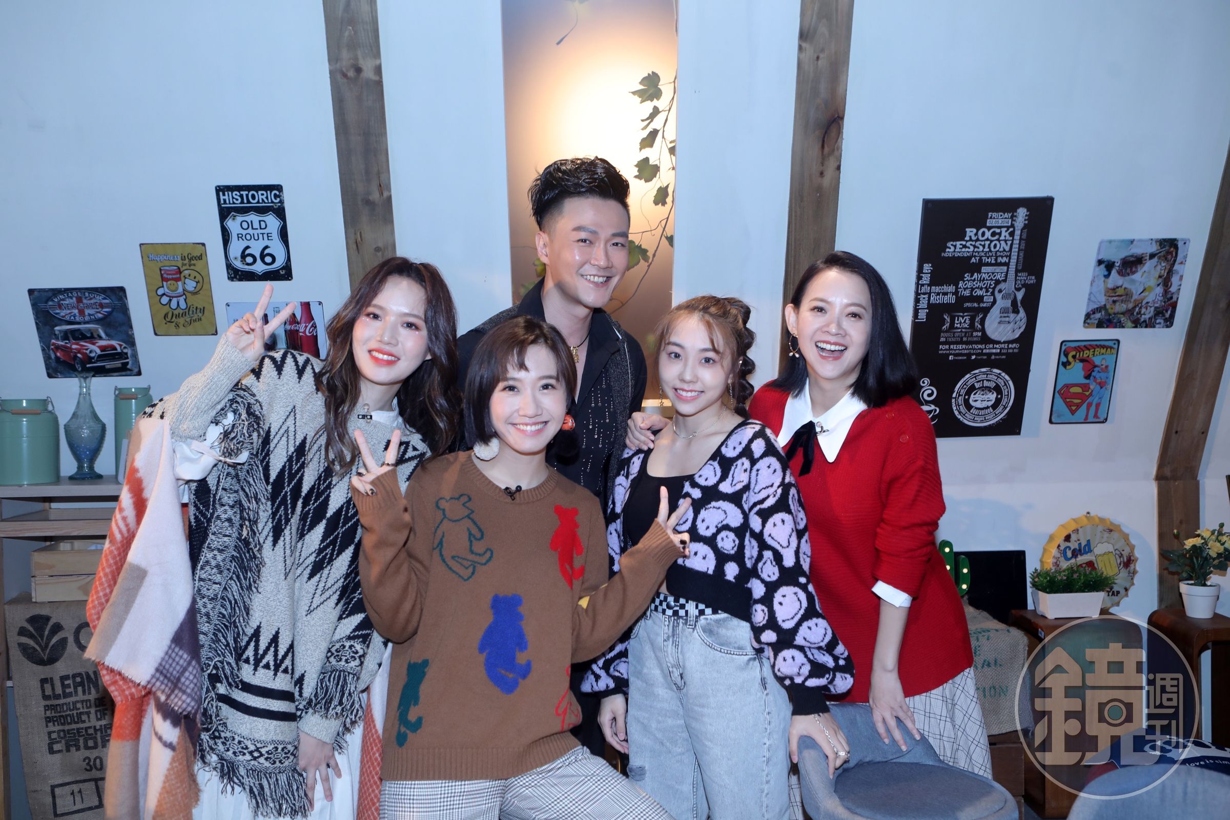 公視《姐妹們的音樂萬萬歲》文慧如、LuLu黃路梓茵、林俊逸、艾薇 曾寶儀一同分享《離家背井來打拼》辛酸事。（公視提供）