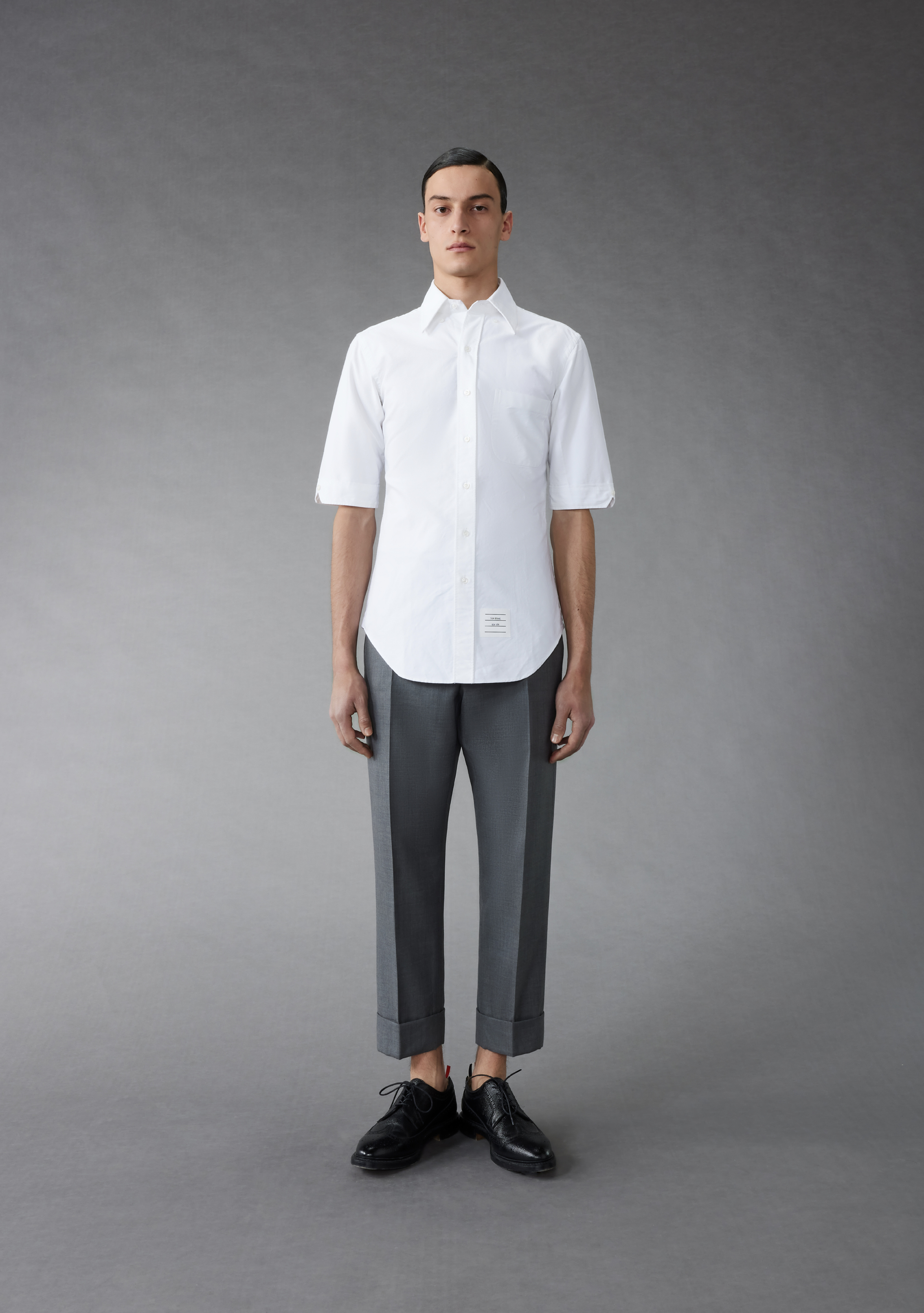 THOM BROWNE SS22 MTM Shirting 短袖牛津布襯衫 價格店洽 THOM BROWNE。(THOM BROWNE提供)