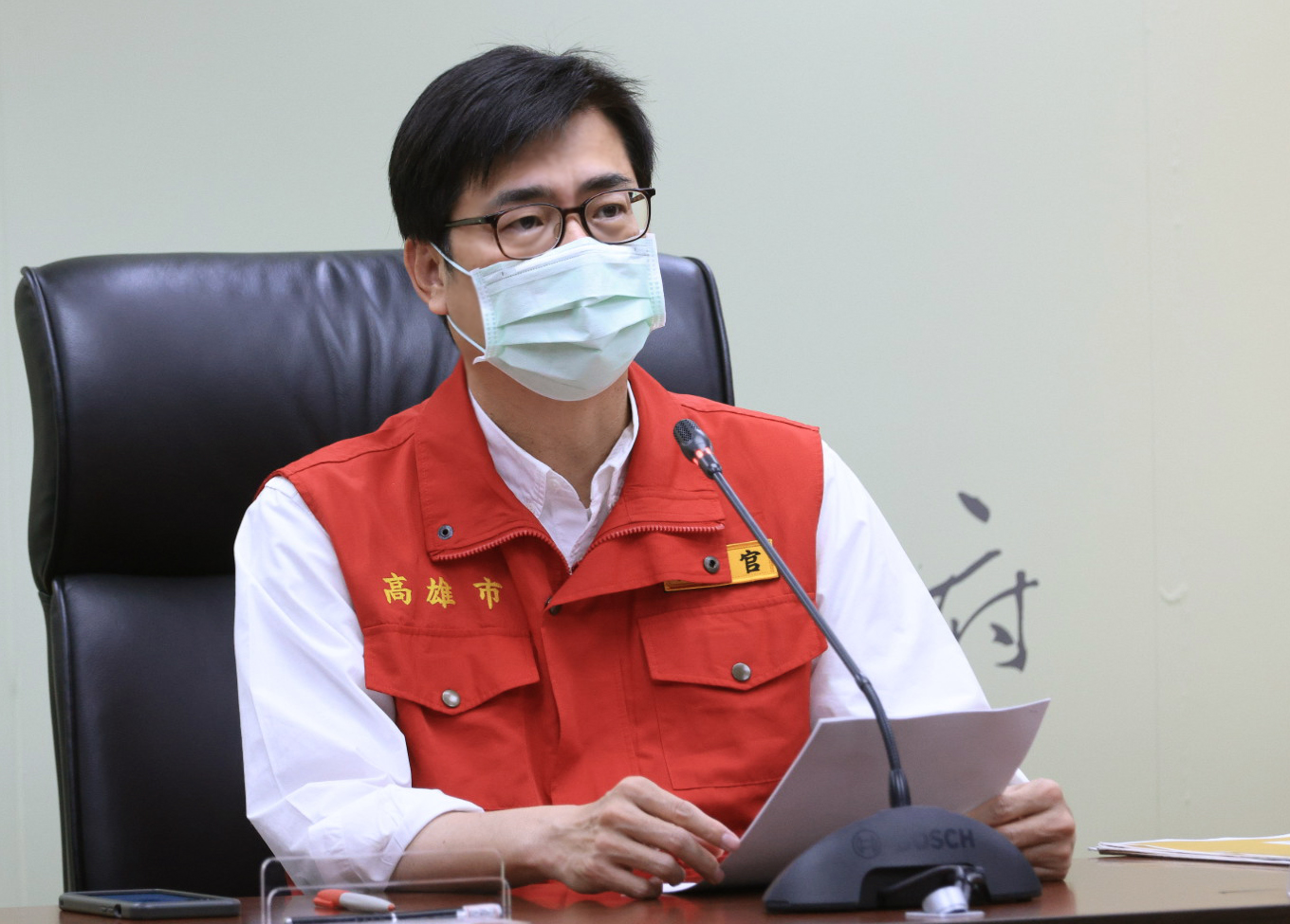 陳其邁也向民眾呼籲，若有呼吸道症狀或相關旅遊史，前往診所就醫時請向醫師說明。（翻攝陳其邁臉書）