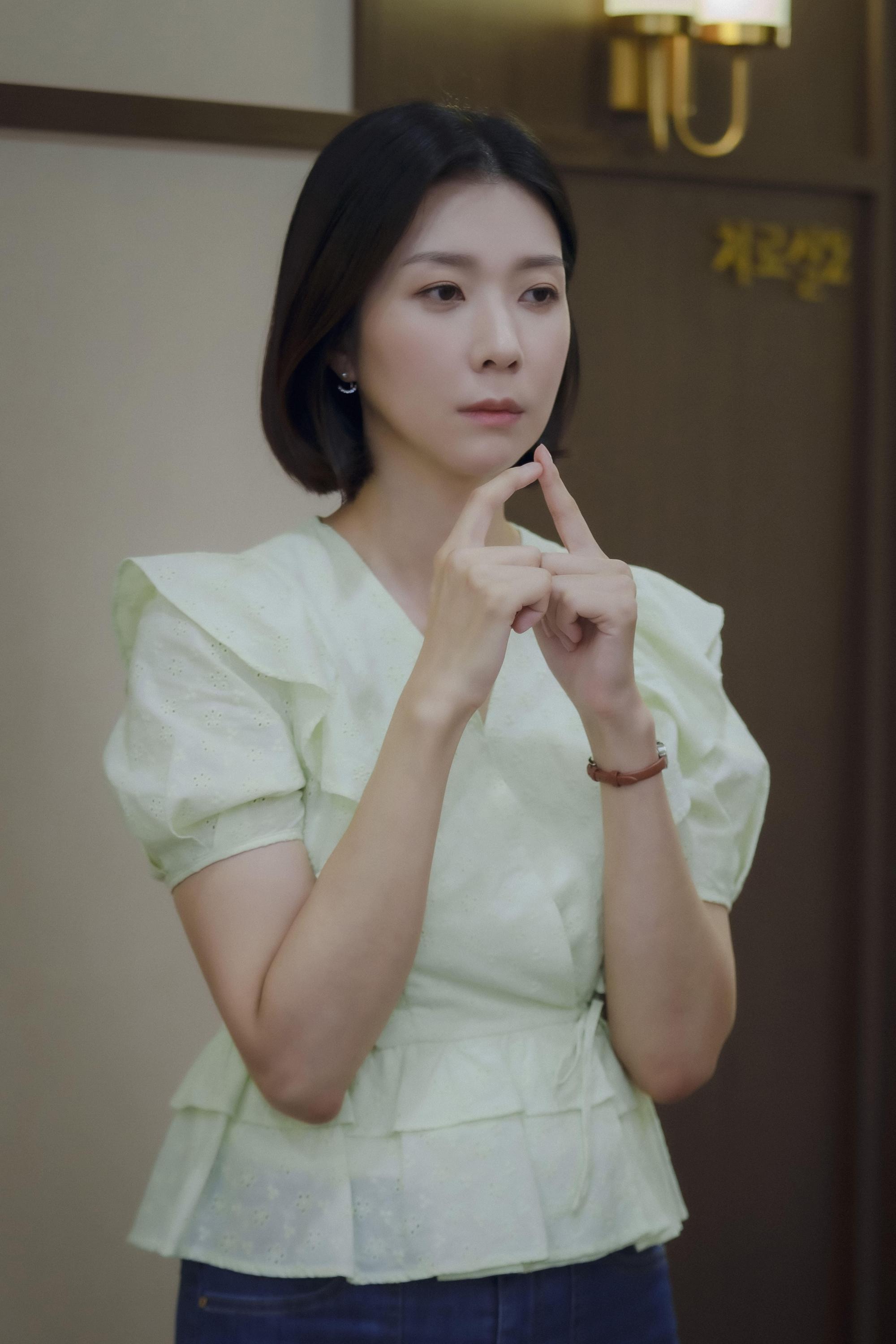 金芝賢最難忘的圓夢是與母親的兩人小旅行。(Netflix提供)