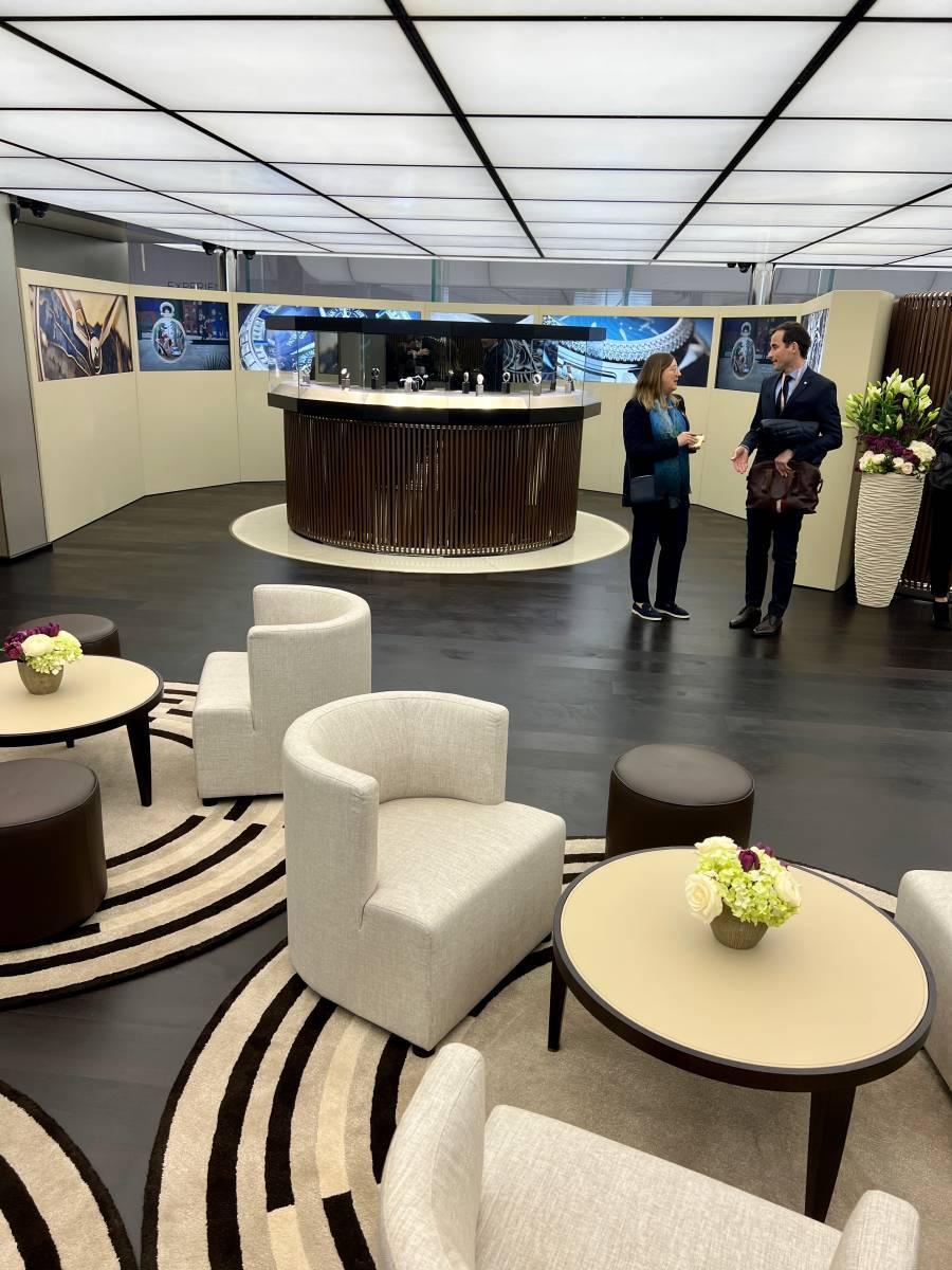 百達翡麗展館內部，過去用來陳列「珍稀工藝」作品的區域，已移至其日內瓦沙龍的4樓空間，因此得以變得更為寬敞。