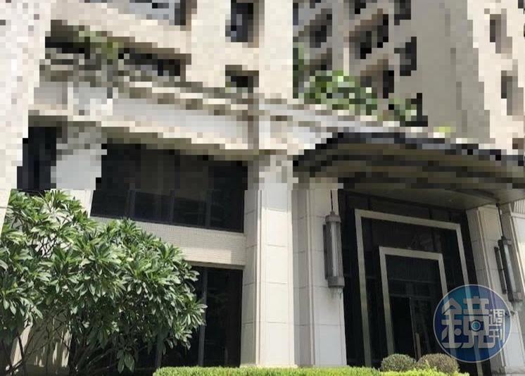 台中市太平區某大樓發生疑似思覺失調男子弒母逆倫案。(讀者提供)