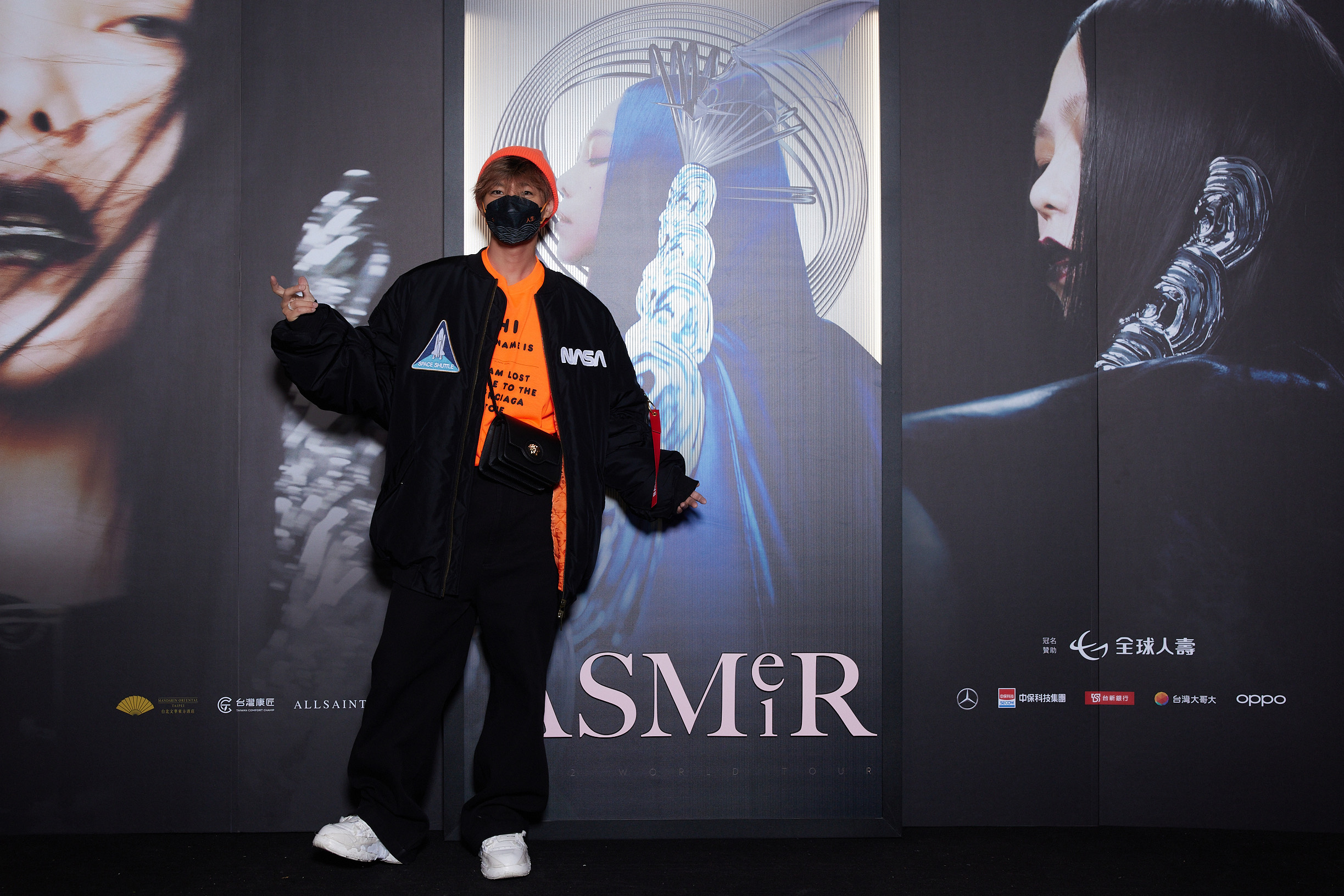 炎亞綸帶傷看aMEI演唱會。（聲動娛樂提供）