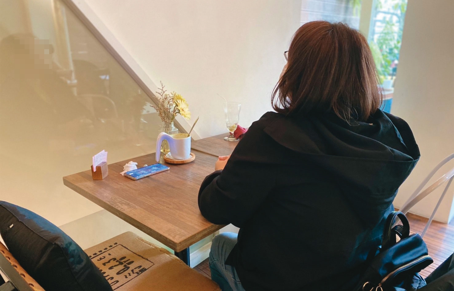 涉犯跨國運毒案的單幫客A女（圖），二審遭判刑10年。她向本刊揭露出國代購運毒內幕。