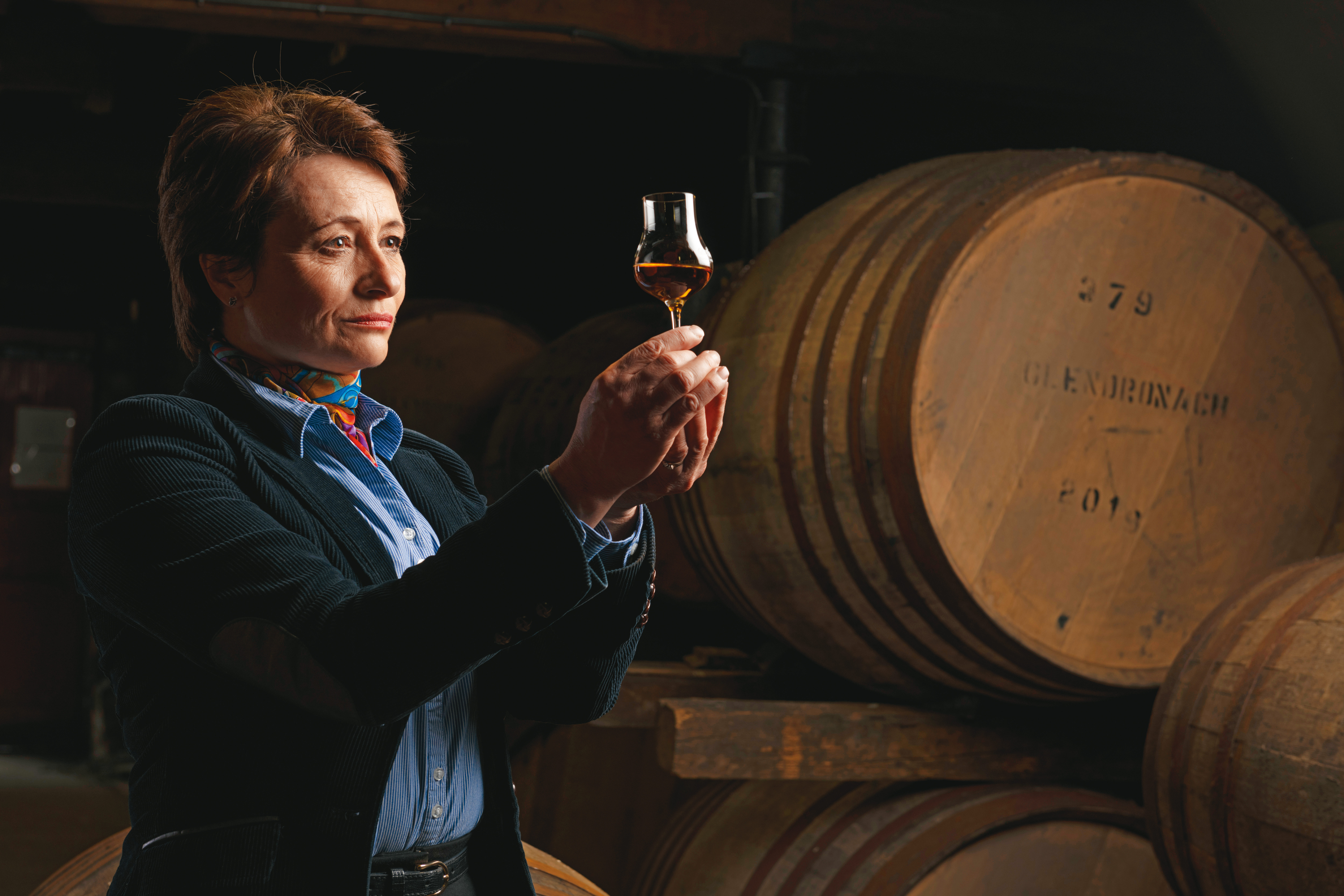 百富門台灣分公司2021年9月成立，首發產品就是首席調酒師瑞秋．芭瑞的傑作格蘭多納50年，她說威士忌是全世界氣味最複雜豐富的烈酒。