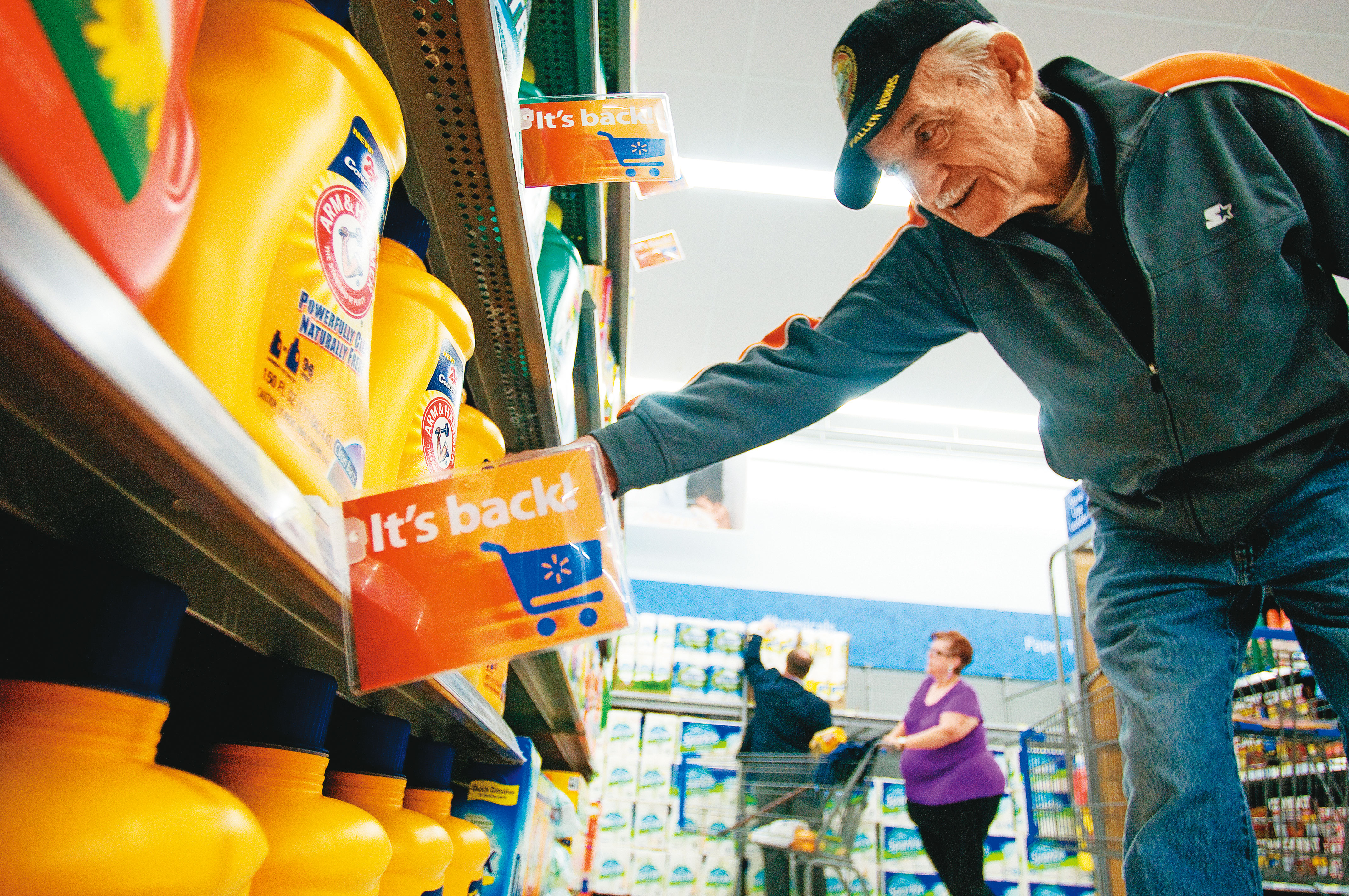 美國工資成長水準不及通膨年增率，消費者的實質消費力其實正在下降。（翻攝walmart flickr）