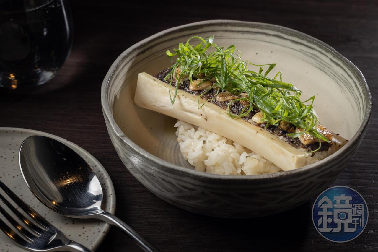 「梅乾菜牛骨髓飯」微鹹腴潤。（280元／份）