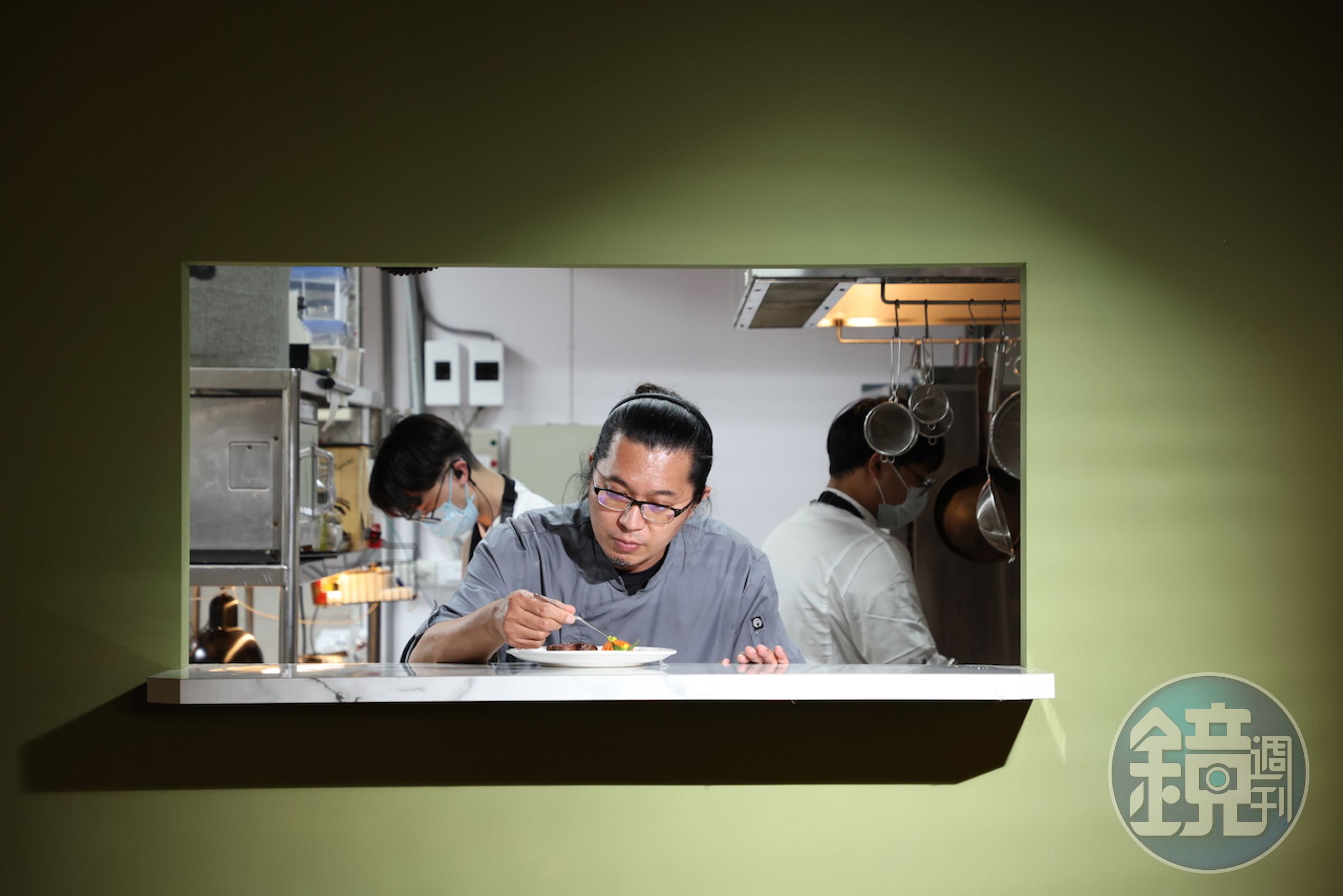「Tu Pang地坊餐廳」主廚張皓福認為，精緻料理應該紮根土地。