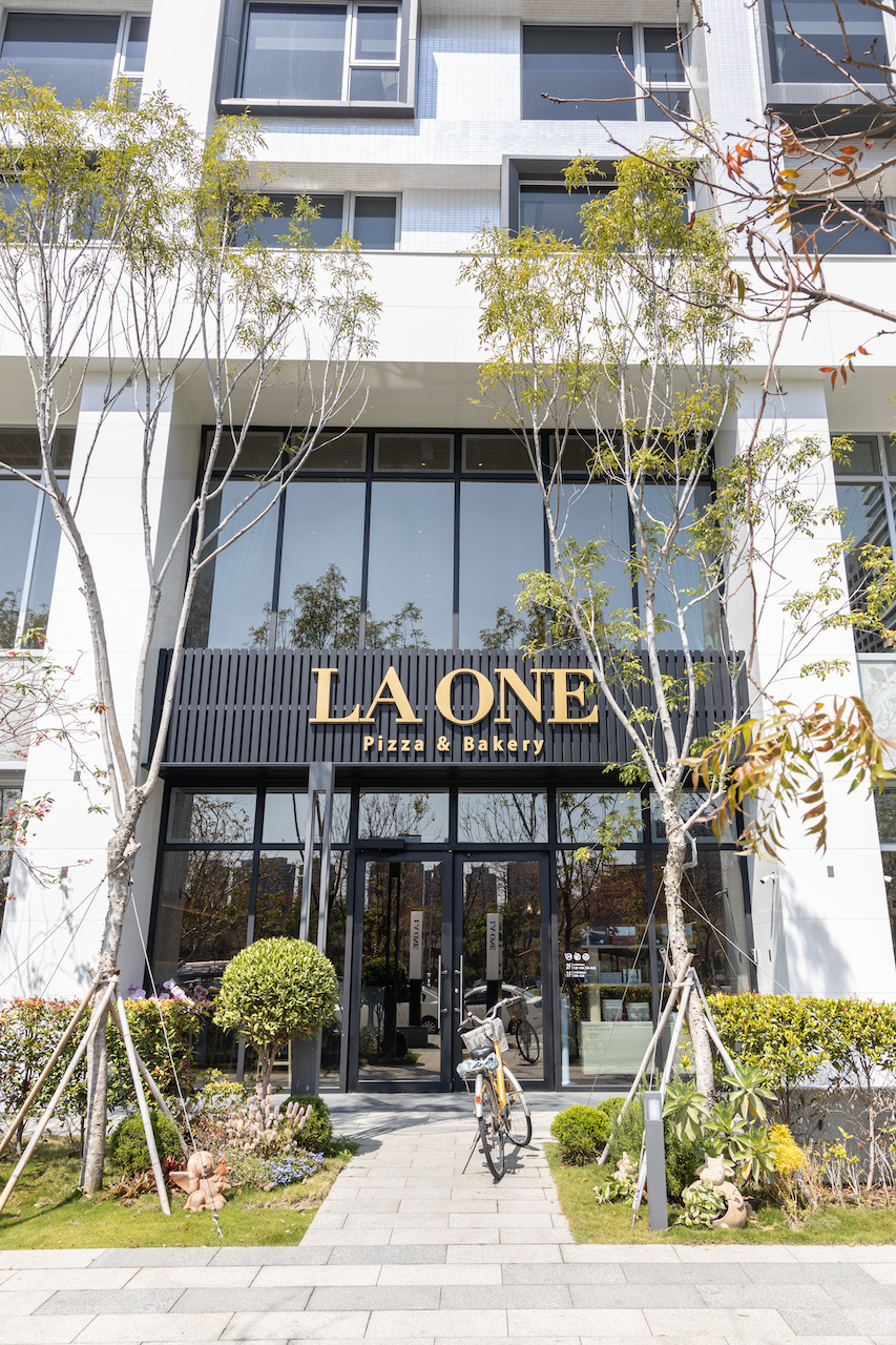 「LA ONE Pizza」是名廚簡天才的最新品牌，菜色融合義法料理，強打手工豹紋披薩。