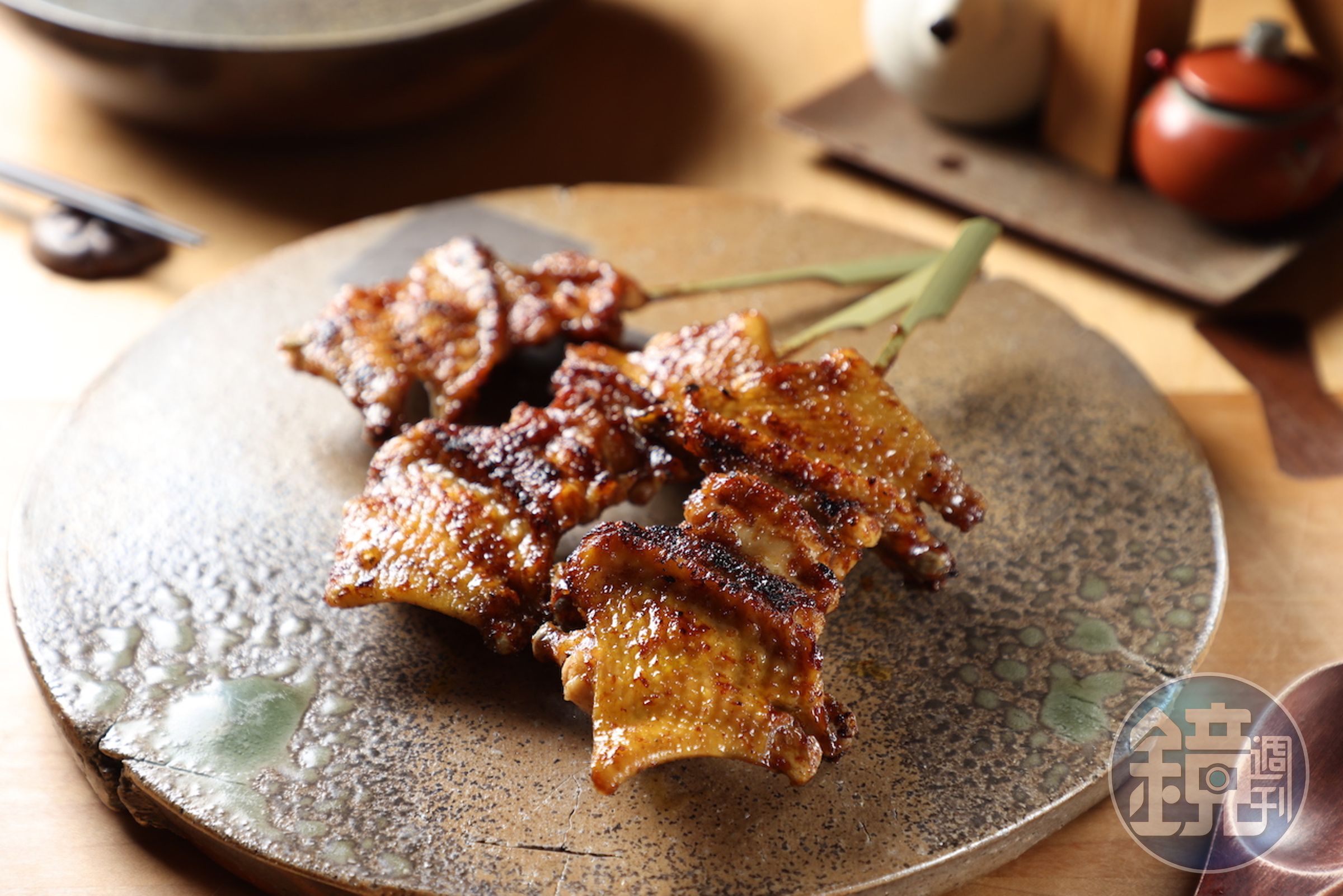 「閹雞雞翅」膠質豐富、Q彈黏嘴。（150元／串）
