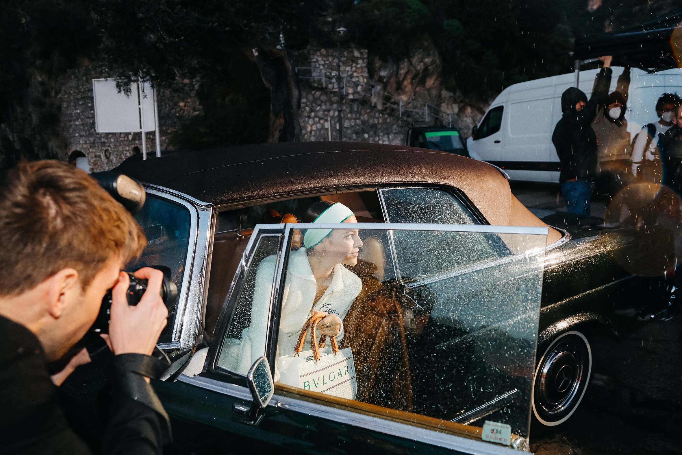 超模Vittoria Ceretti拍攝全新CASABLANCA x BVLGARI限量聯名系列形象照。（寶格麗提供）