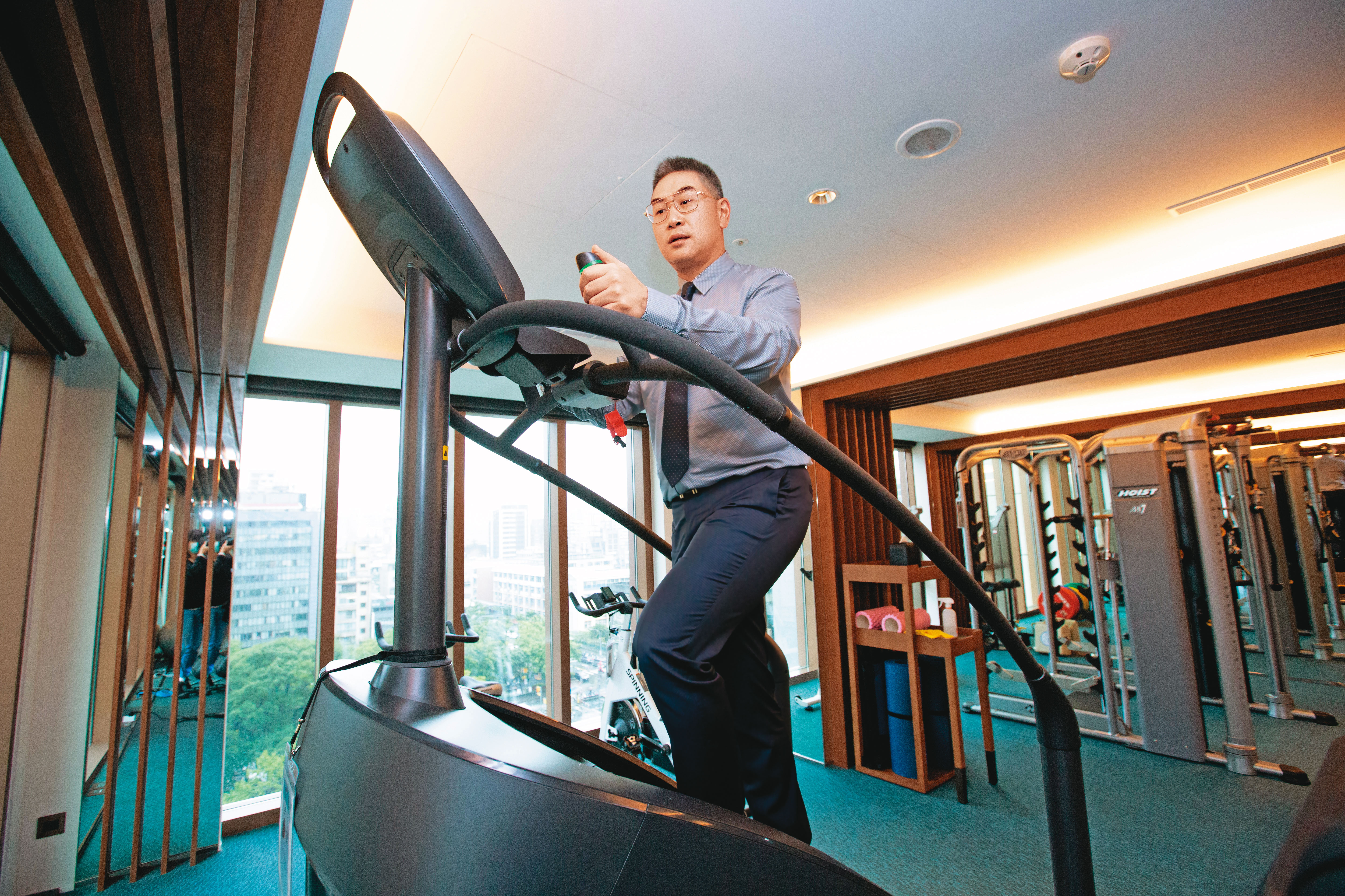 寒居雖定位成商旅，但蔡伯翰砸錢不手軟，健身房、游泳池一樣也不少。