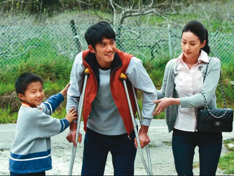 2008年曾愷玹（右）跟吳慷仁（中）因為合拍MV而擦出愛火，還傳出她已見過吳慷仁的父母，不過2人從未承認戀情。（好孩子國際娛樂提供）