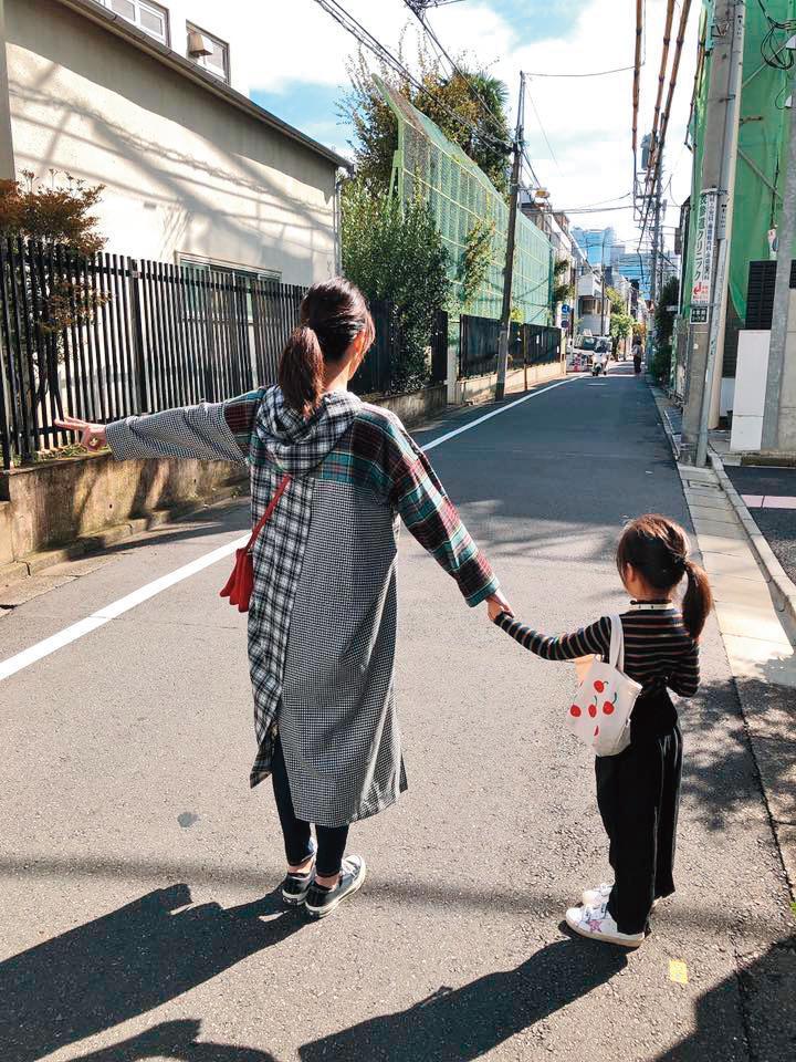 曾愷玹婚後放下演藝事業，全心投入家庭陪伴女兒成長。（翻攝自曾愷玹臉書）