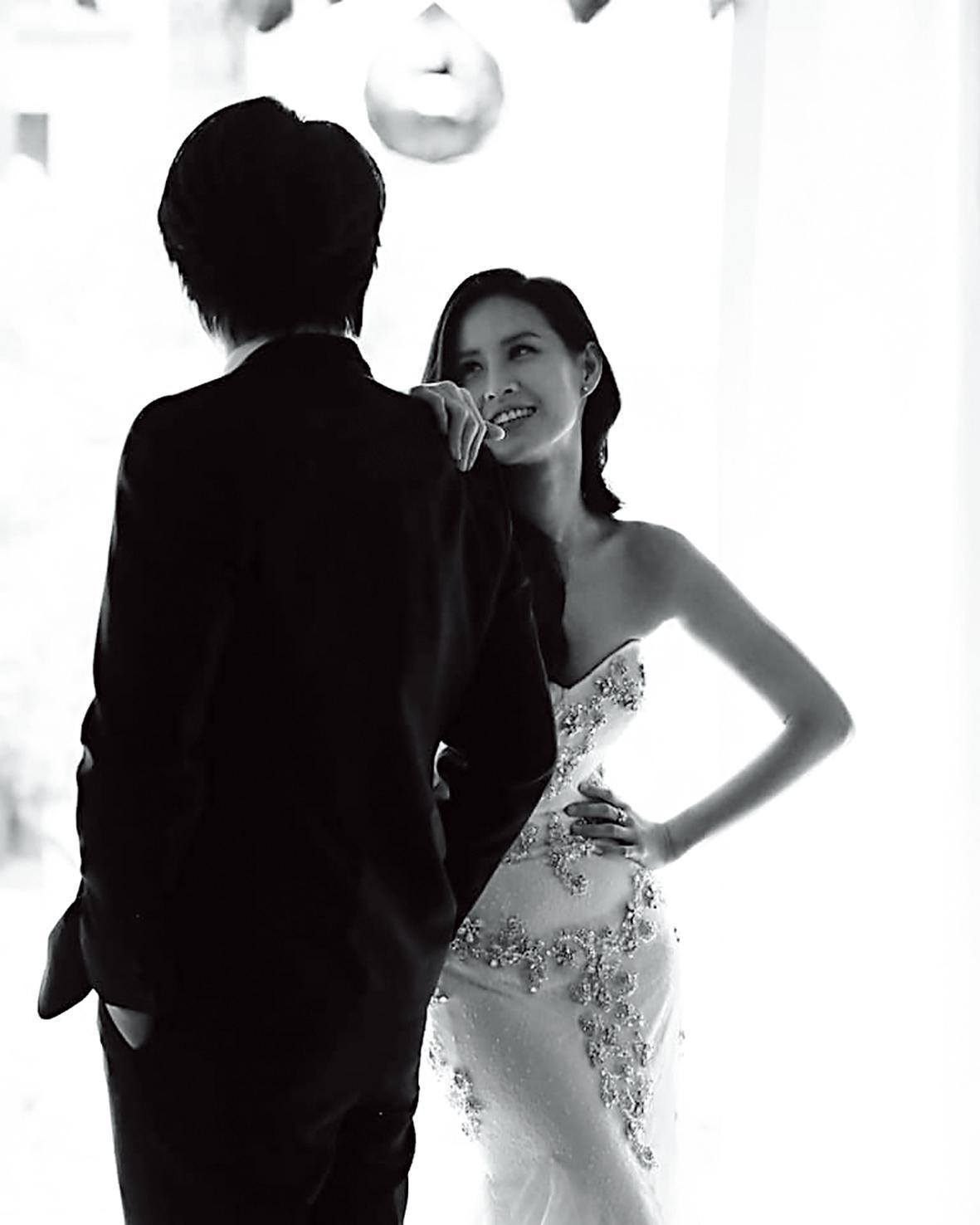 2007年曾愷玹與大16歲的經紀人男友陳冠宇結婚，2人如今育有1女，也想再生一胎。（翻攝自曾愷玹臉書）
