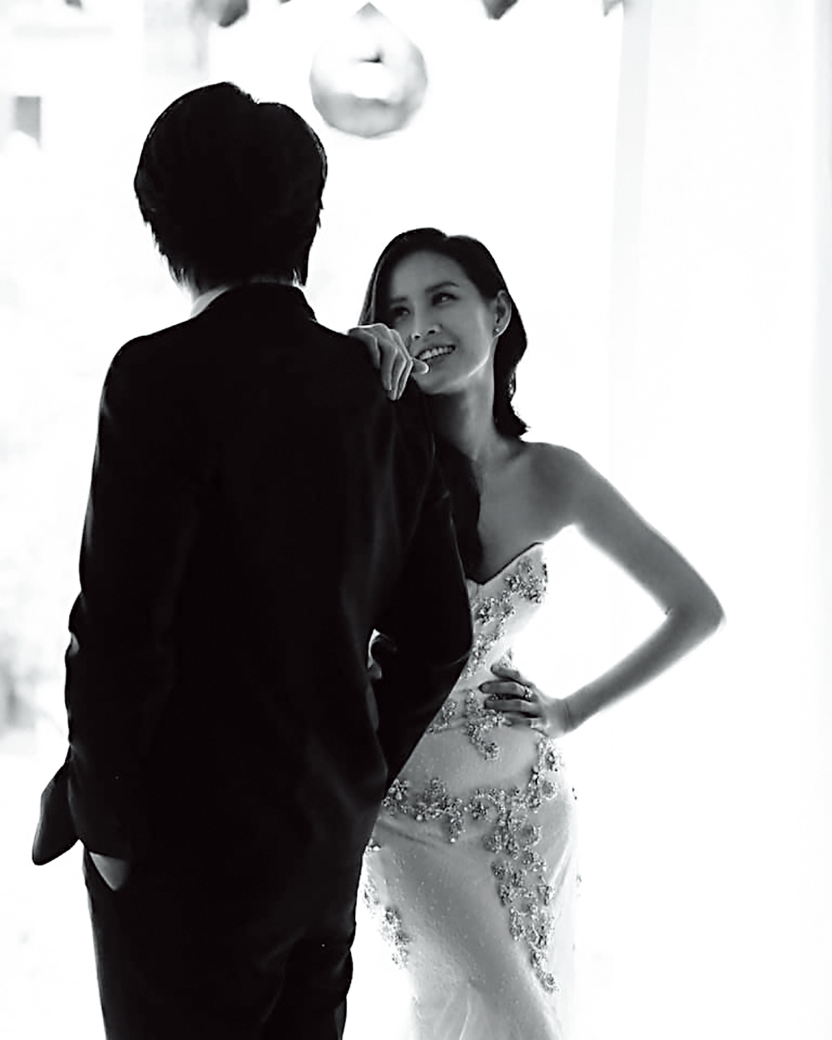 2007年曾愷玹與大16歲的經紀人男友陳冠宇結婚，2人如今育有1女，也想再生一胎。（翻攝自曾愷玹臉書）