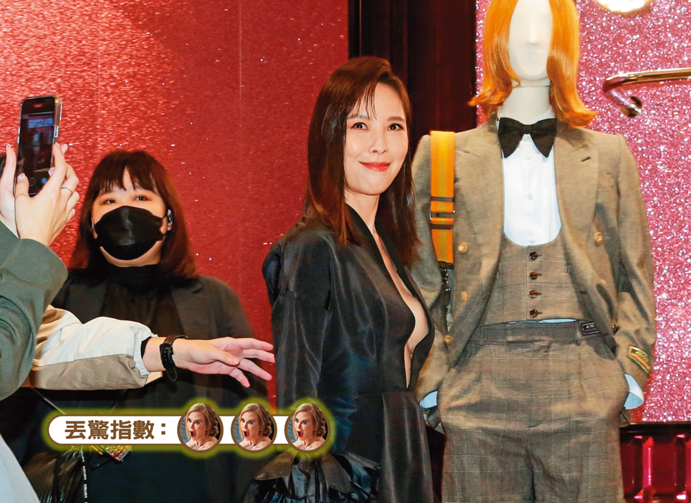 天心大秀側乳半球，讓人看了臉紅心跳。（遞衛生紙）（←擦鼻血啦！別亂想）