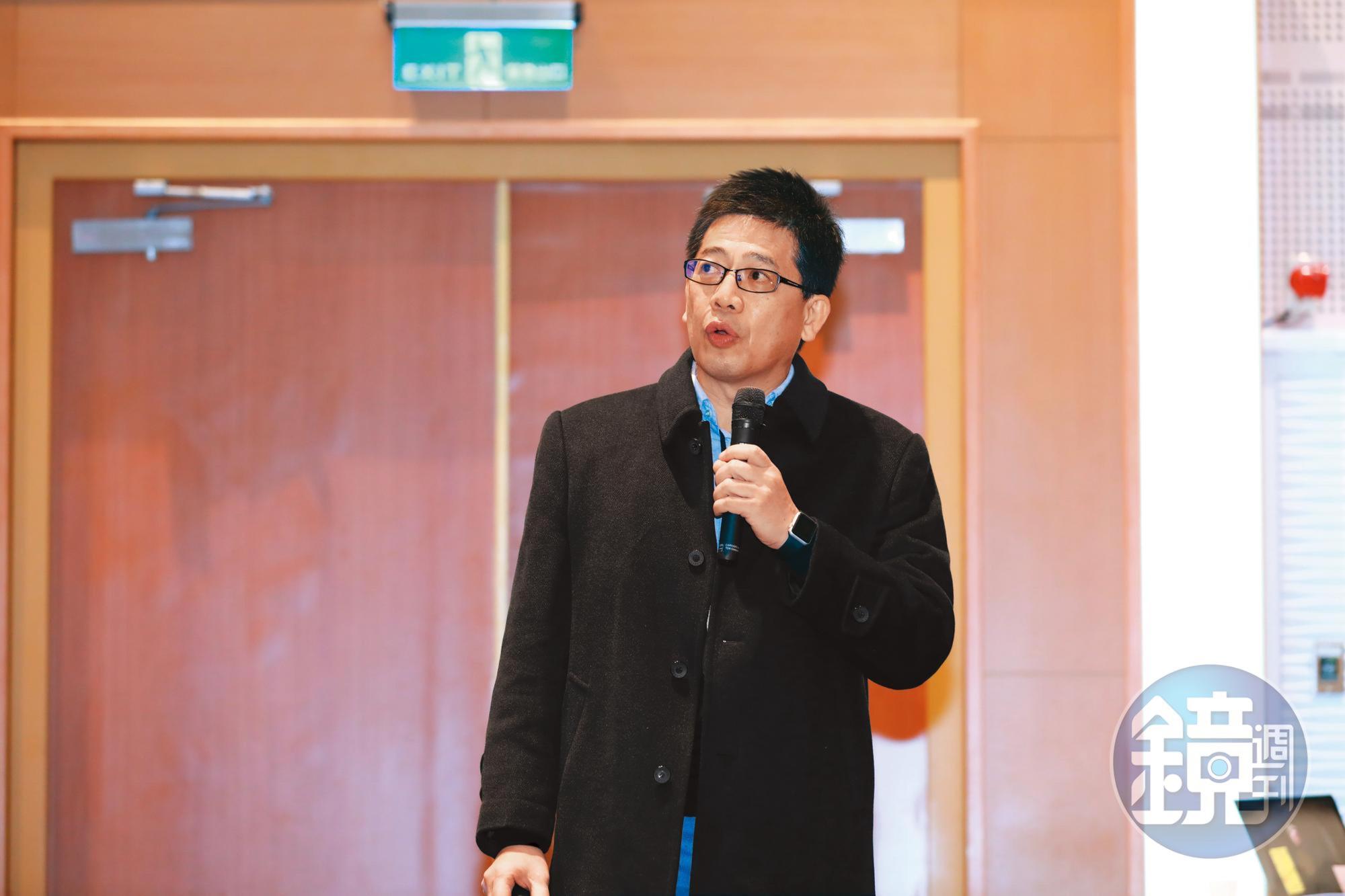 謝立功雖然是名義上的民眾黨祕書長，但黨內觀察，蔡壁如現在在黨內更有話語權。
