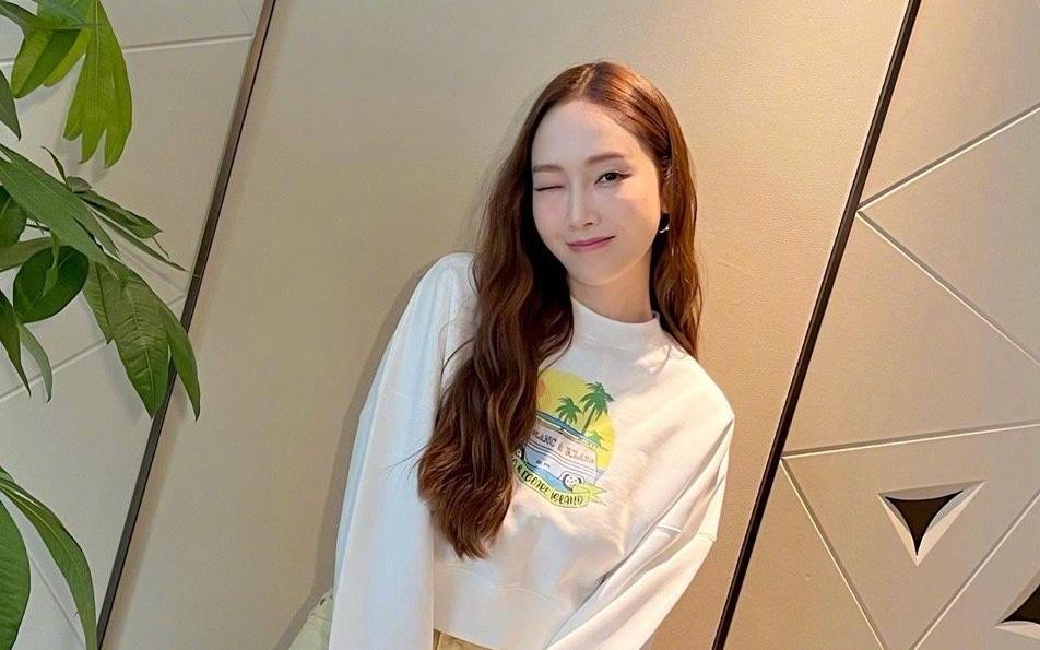 韓星Jessica今由經紀公司證實,將參加陸綜《乘風破浪的姐姐3》。(翻攝Jessica微博)