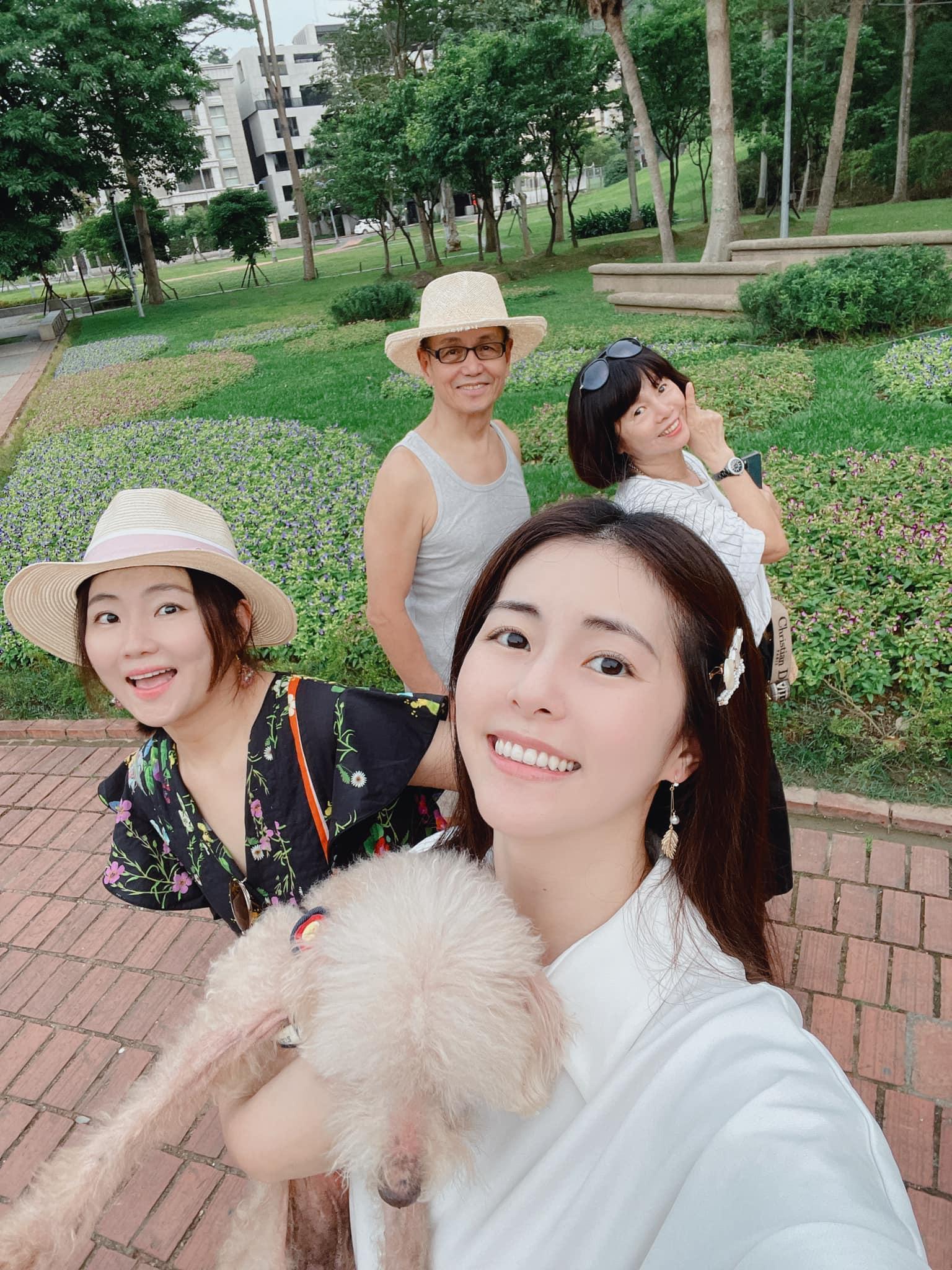 任容萱雖然有著姊姊任家萱的強大成績走在前面，但最終靠著自己演出代表作，一家人感情相當深厚。（翻攝Selina臉書）