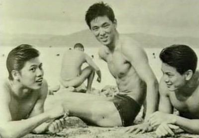 年輕時的王羽體格精實,不僅是游泳冠軍,也是空手道高手。