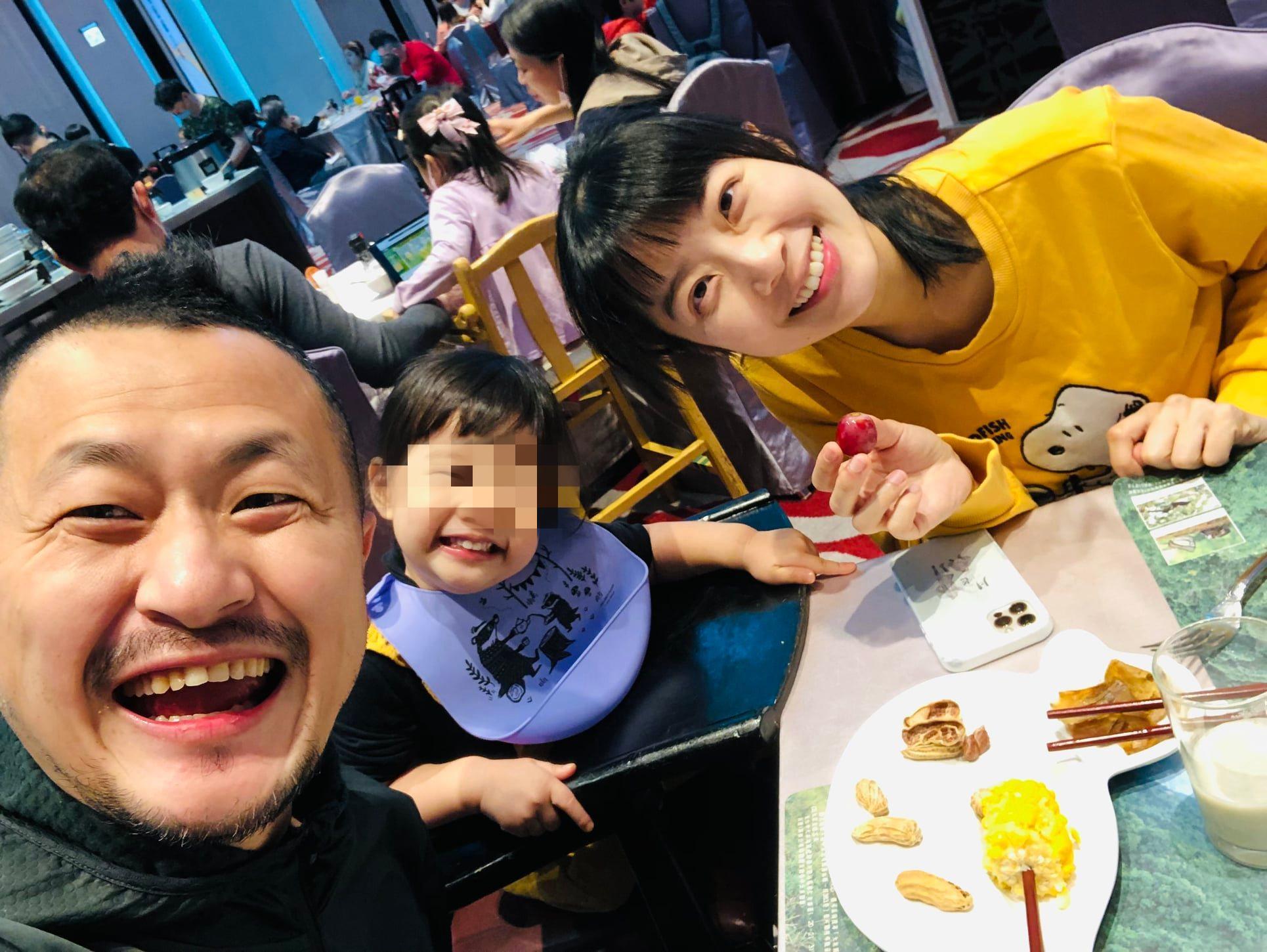 九把刀與老婆周亭羽將迎接第二胎。(翻攝九把刀臉書)