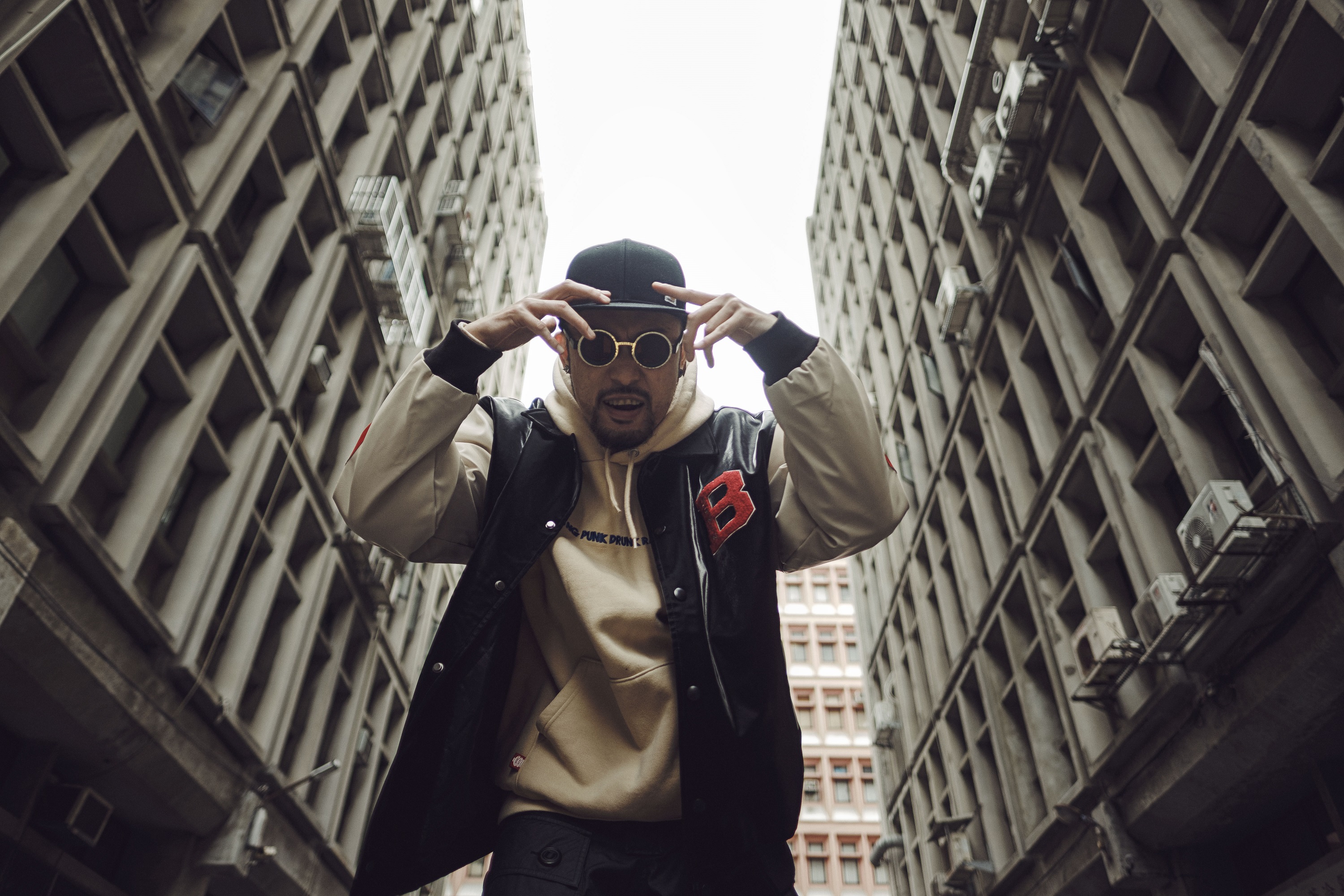 熱狗發新單曲〈他們根本不是Rapper〉，師弟瘦子中槍，但熱狗說「阿瘦(瘦子E.SO)現在本來就不是rapper，他是一個全方位的藝人、大明星，很ok啊！」（本色音樂提供）