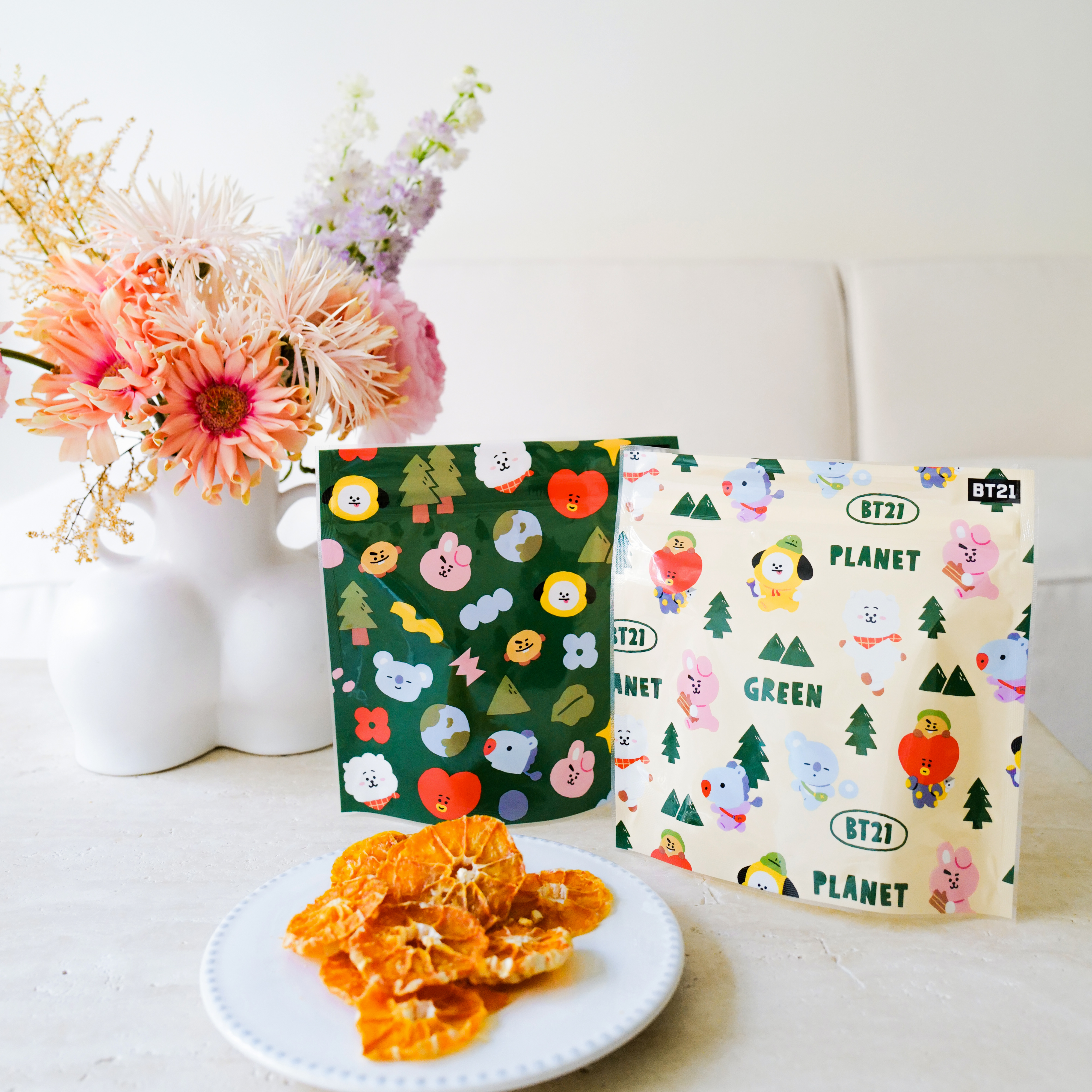 台灣自創的環保抗菌收納袋PLAY BAG與BT21合作推出一系列新商品。（PLAY BAG提供）