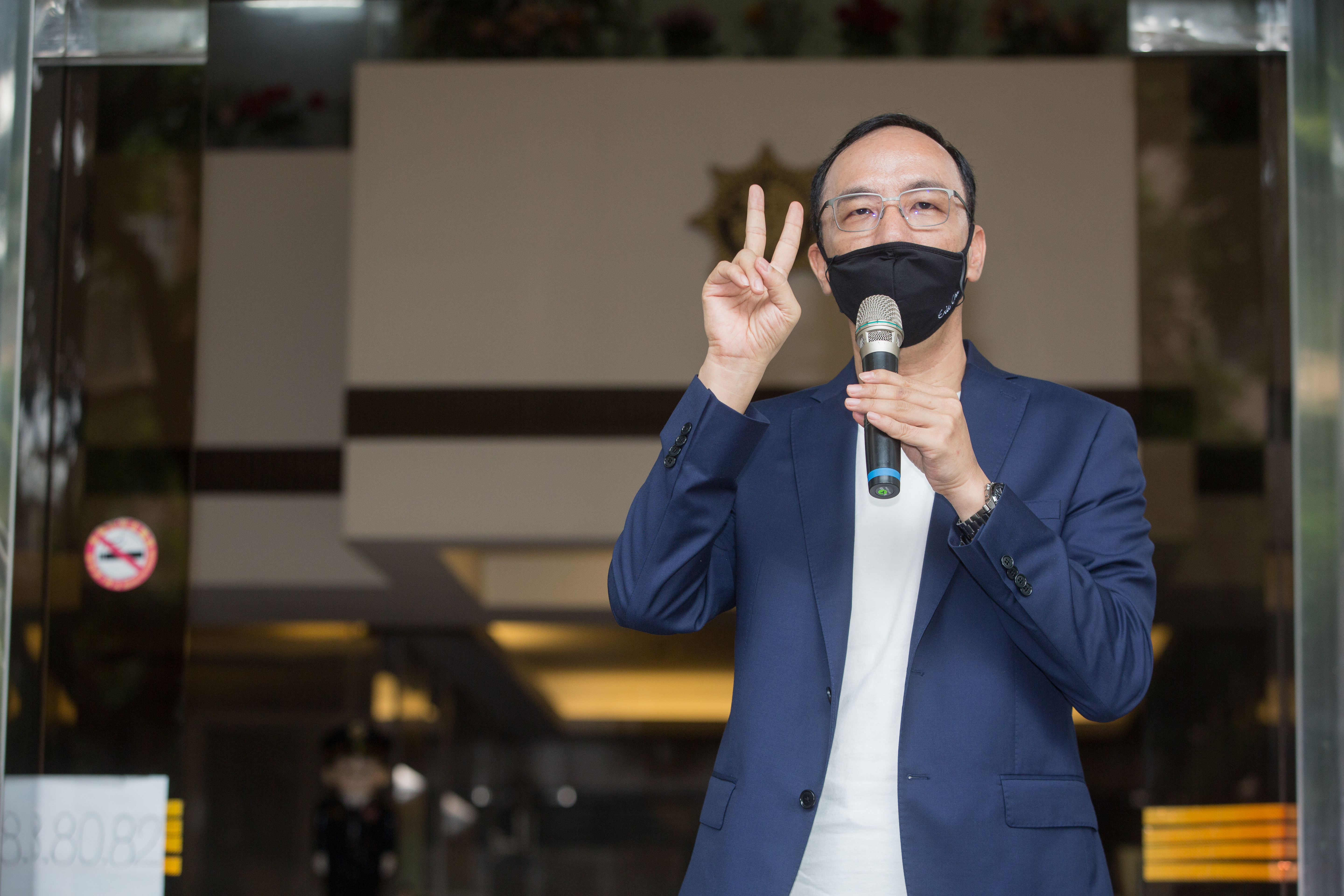 朱立倫被爆料用威逼的方式要羅智強不要參選桃園市長，對此他拒絕回應。（本刊資料照）