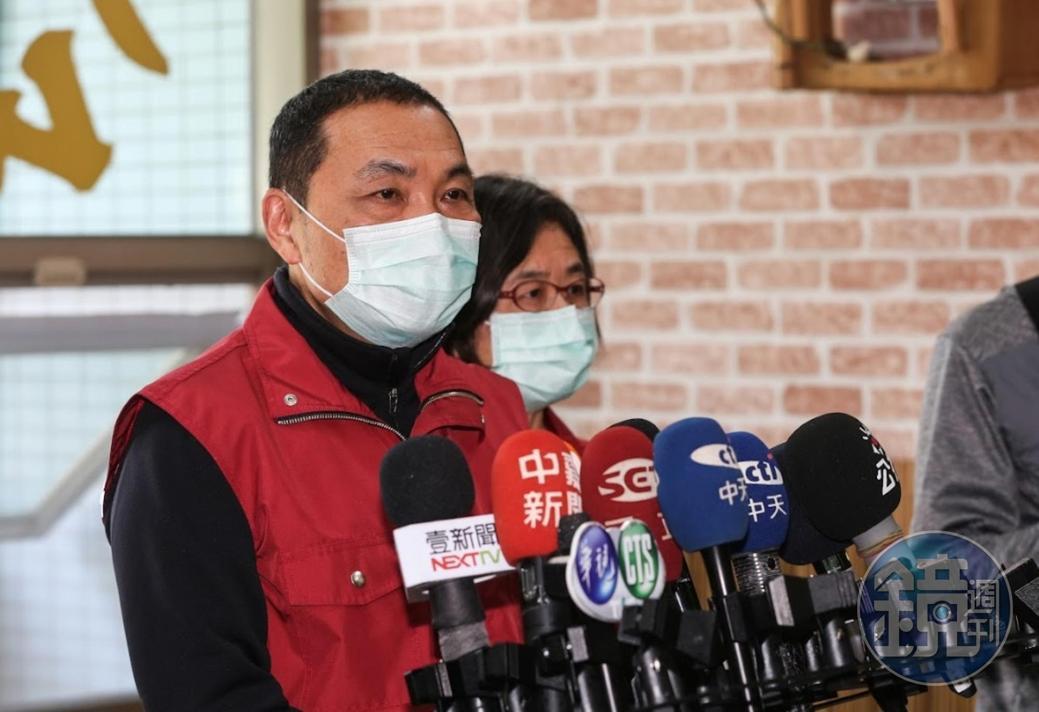 新北市長侯友宜今(6)日一早召集7間醫院進行「在宅照護」具體規劃。(資料照)