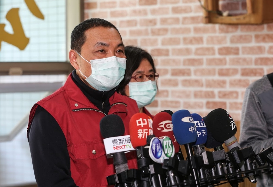 新北市長侯友宜今（6）日一早召集7間醫院進行「在宅照護」具體規劃。（資料照）