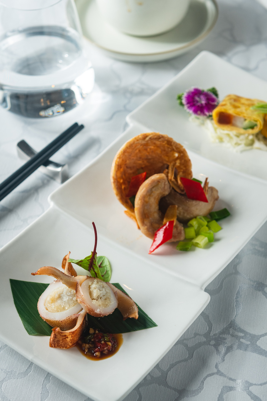 福園的「烏魚子海味三拼(野生烏魚子、烏魚腱、澎湖鮮冰卷)」 ,以鮮鹹的食海味為宴席開場。(福園,520元/份)